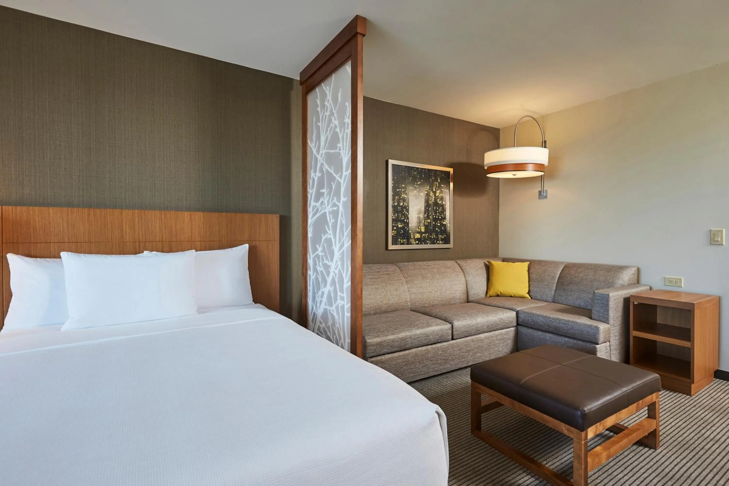 Bedroom, Bed in Hyatt Place Toronto Mississauga and Luxe Convention Centre