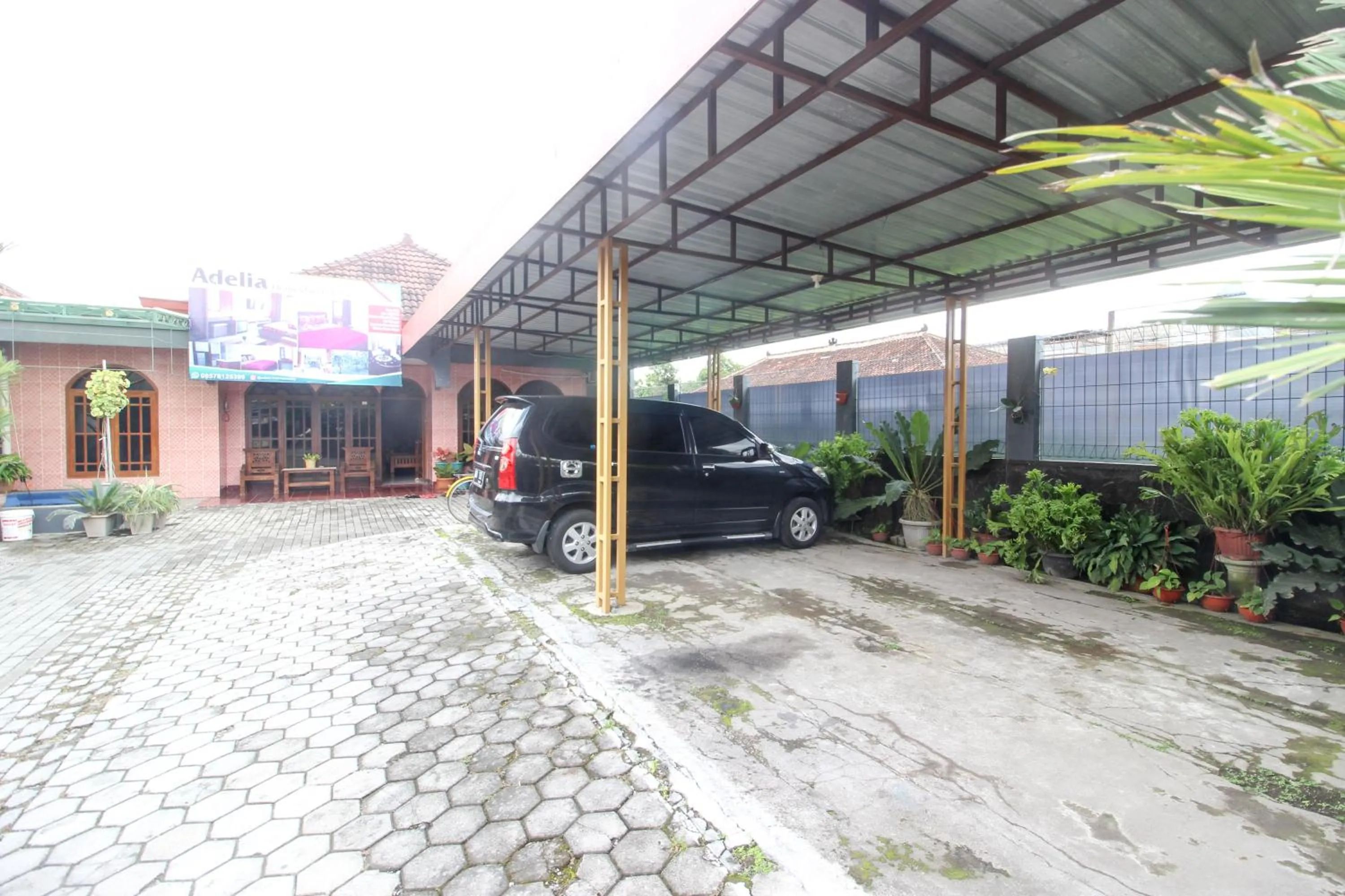 Facade/entrance in RedDoorz near Candi Ratu Boko