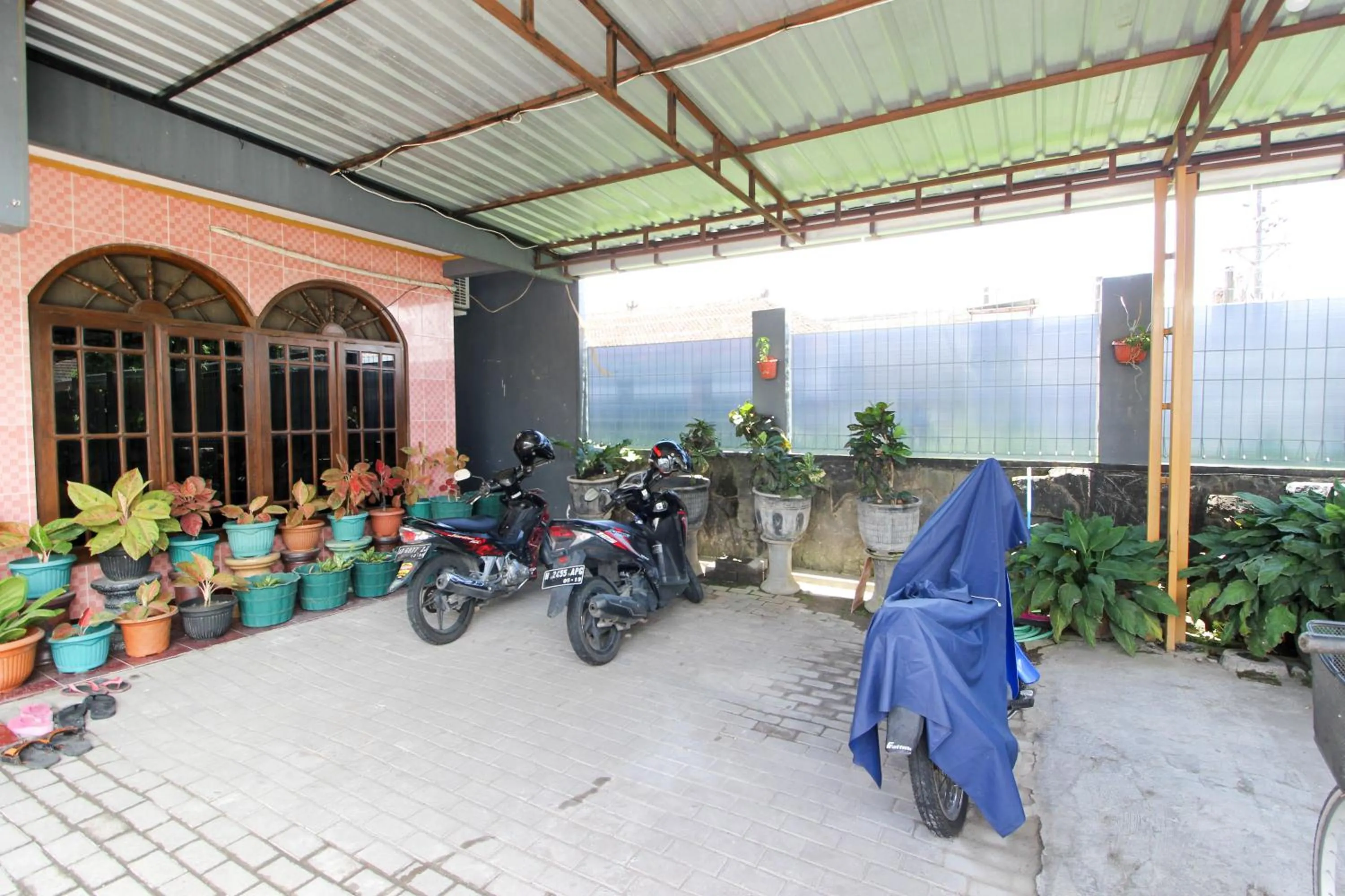 Facade/entrance in RedDoorz near Candi Ratu Boko