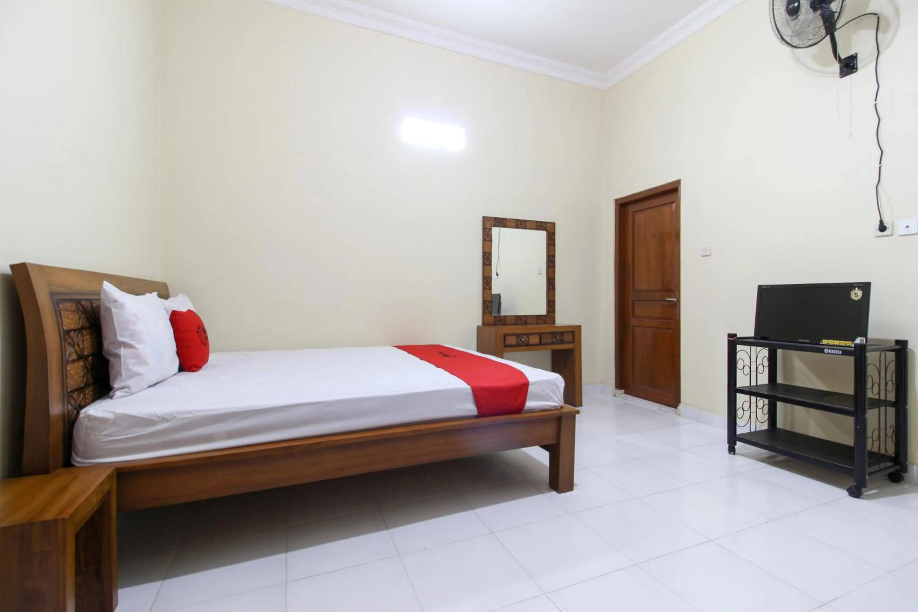 Bedroom, Bed in RedDoorz near Candi Ratu Boko