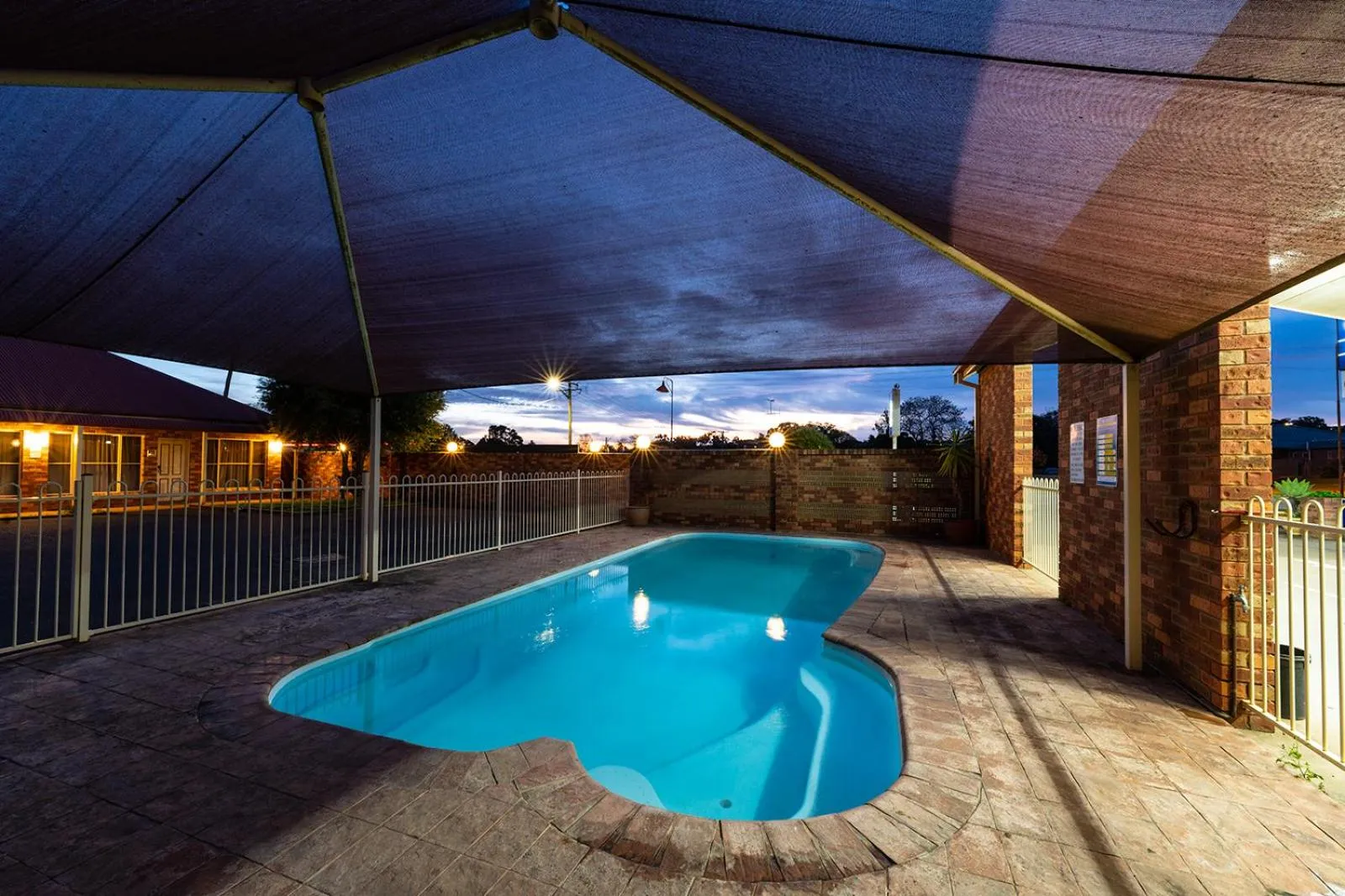 Swimming pool in Parkes International