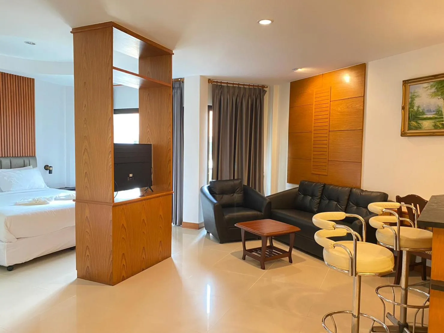 hair dresser, Bed in President Hotel Udonthani