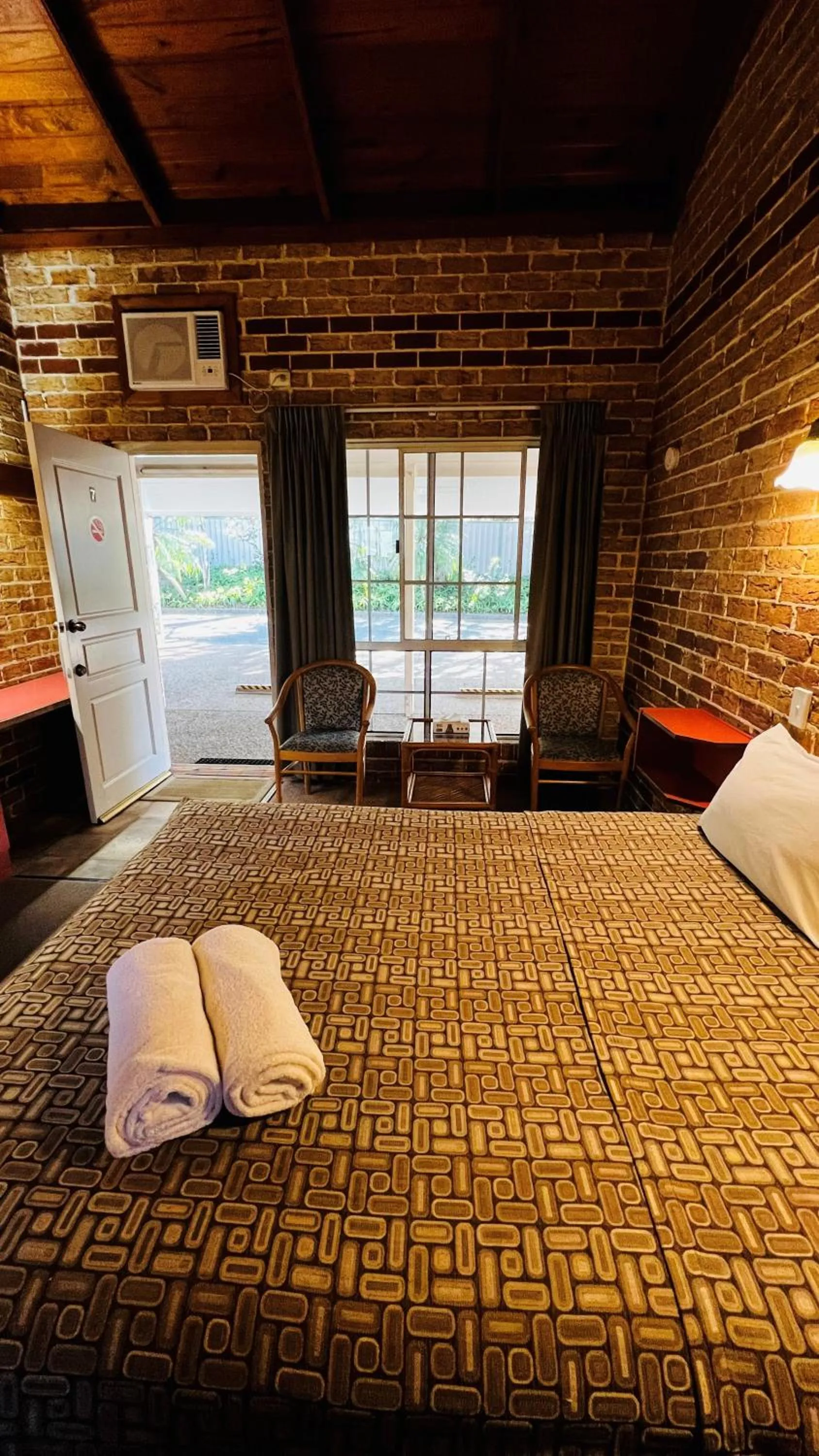 Bed in Beenleigh Village Motel