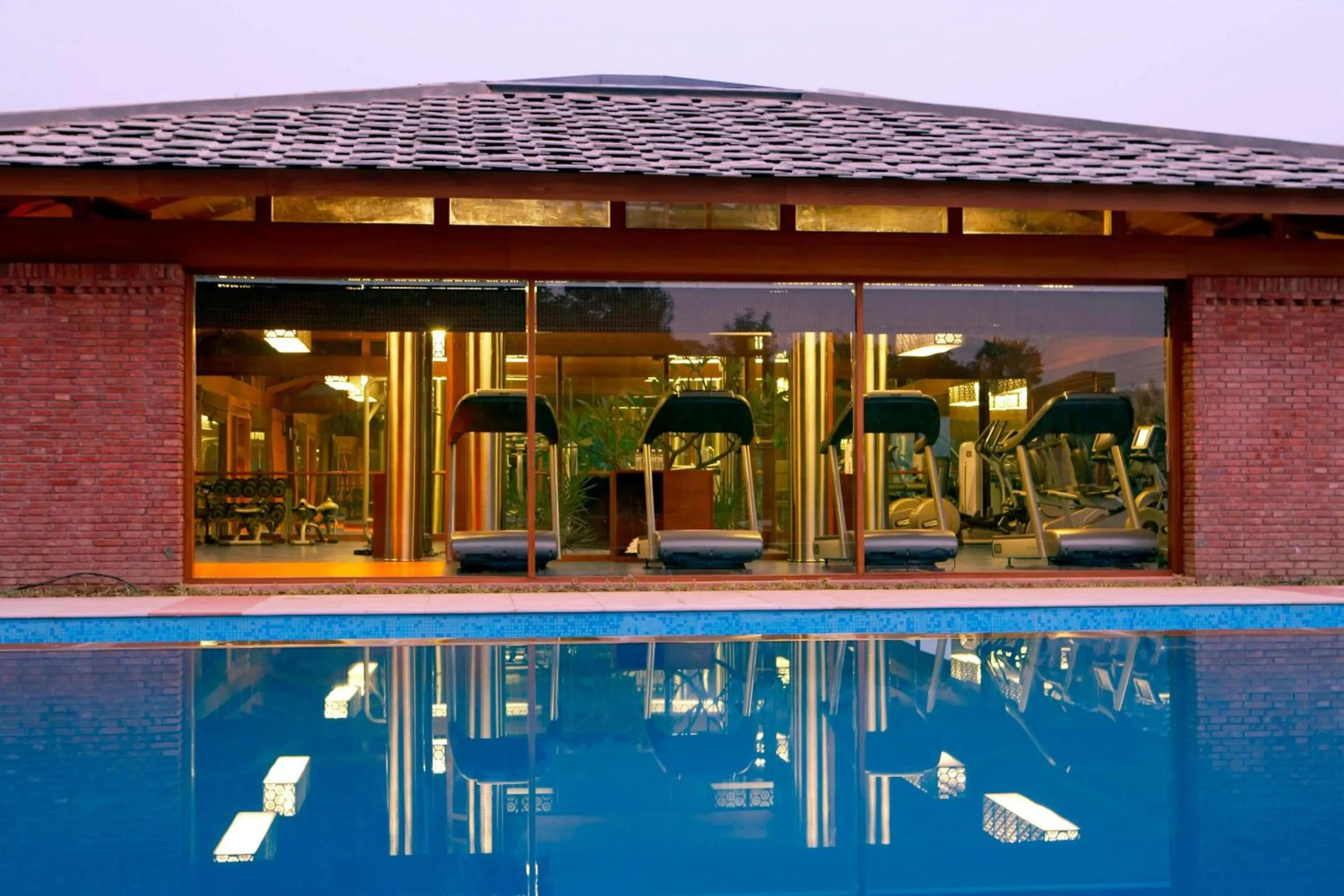 Swimming pool in The Westin Sohna Resort & Spa