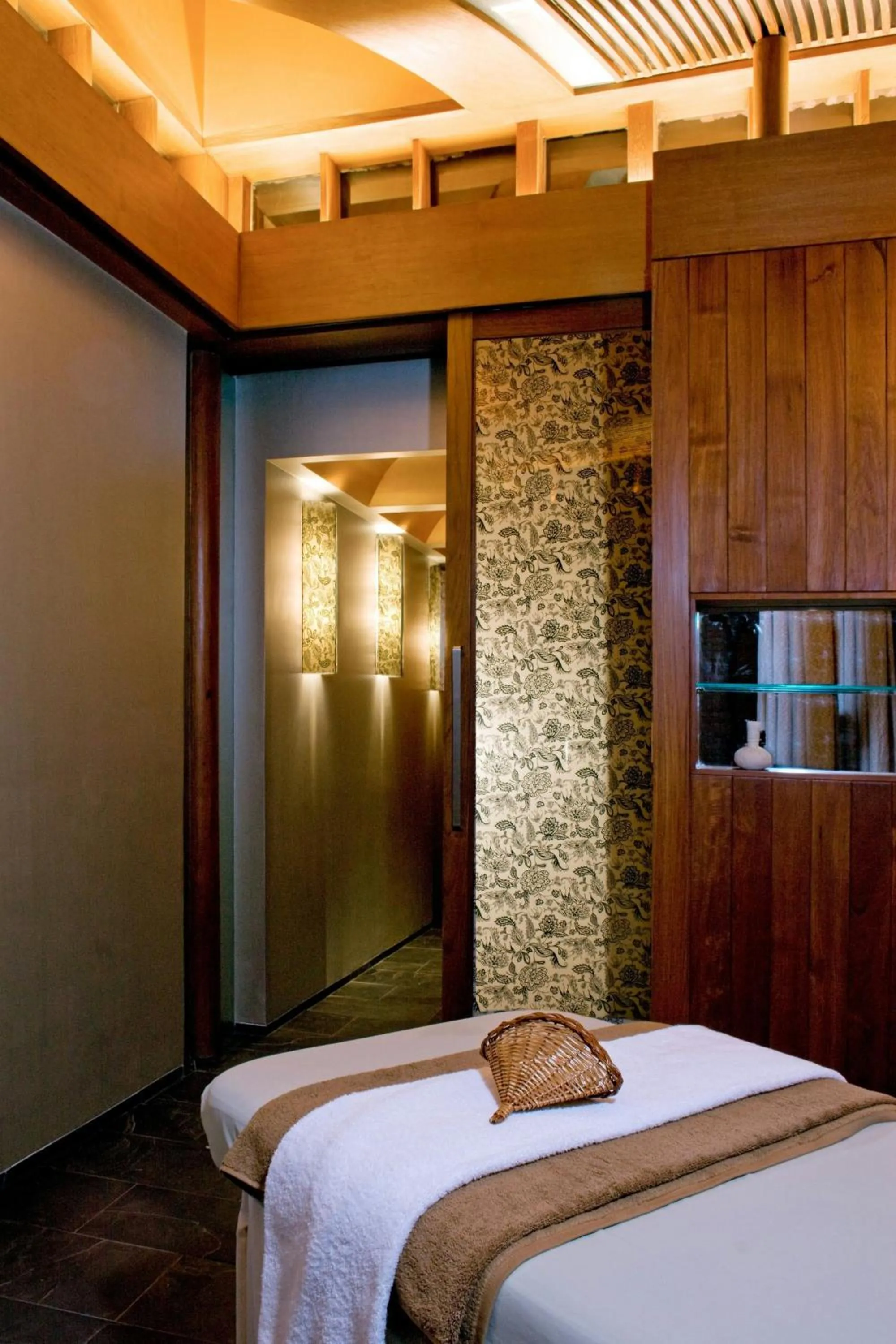 Spa and wellness centre/facilities, Bed in The Westin Sohna Resort & Spa