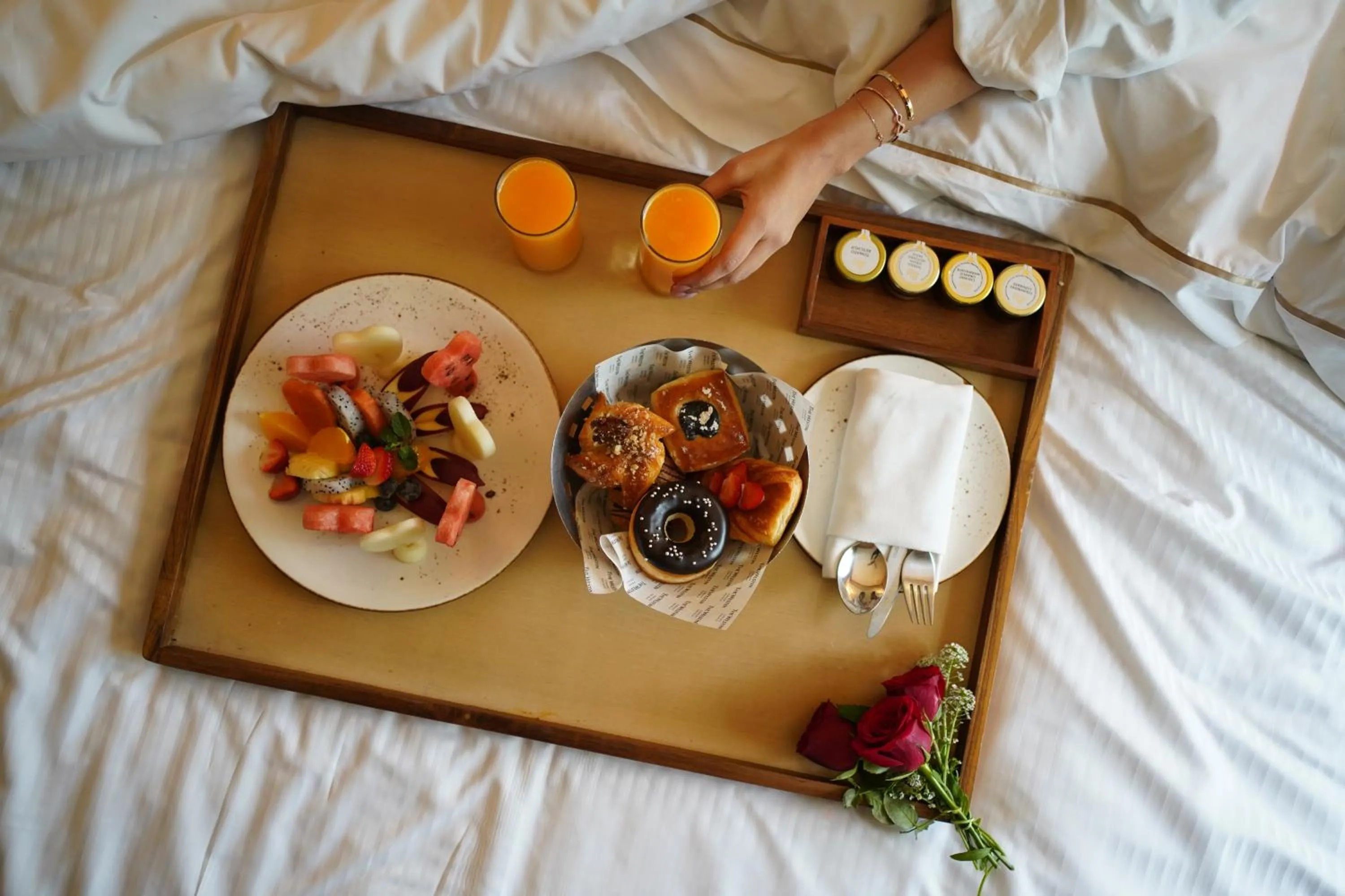 Breakfast, Bed in The Westin Sohna Resort & Spa