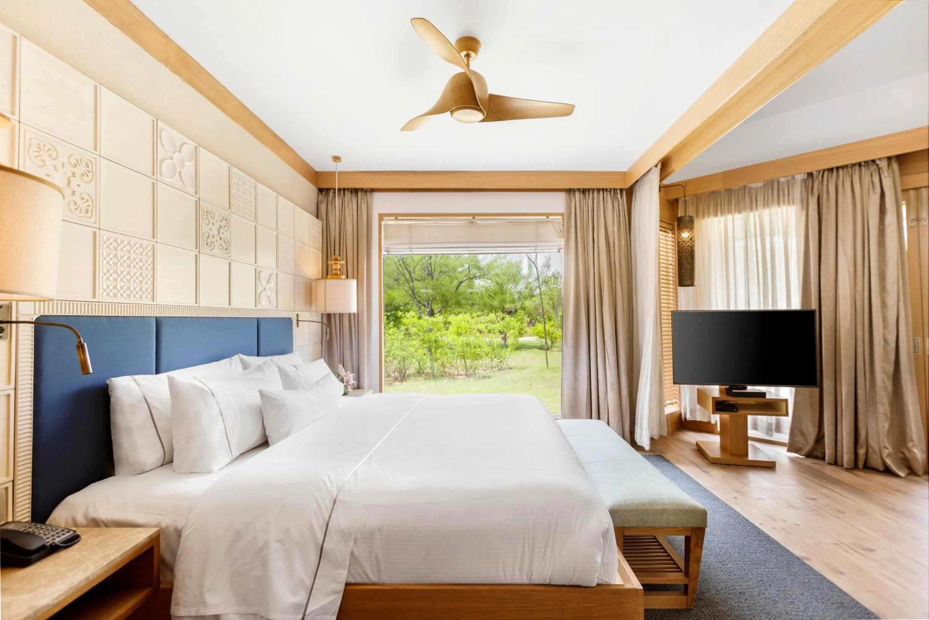 Bed in The Westin Sohna Resort & Spa