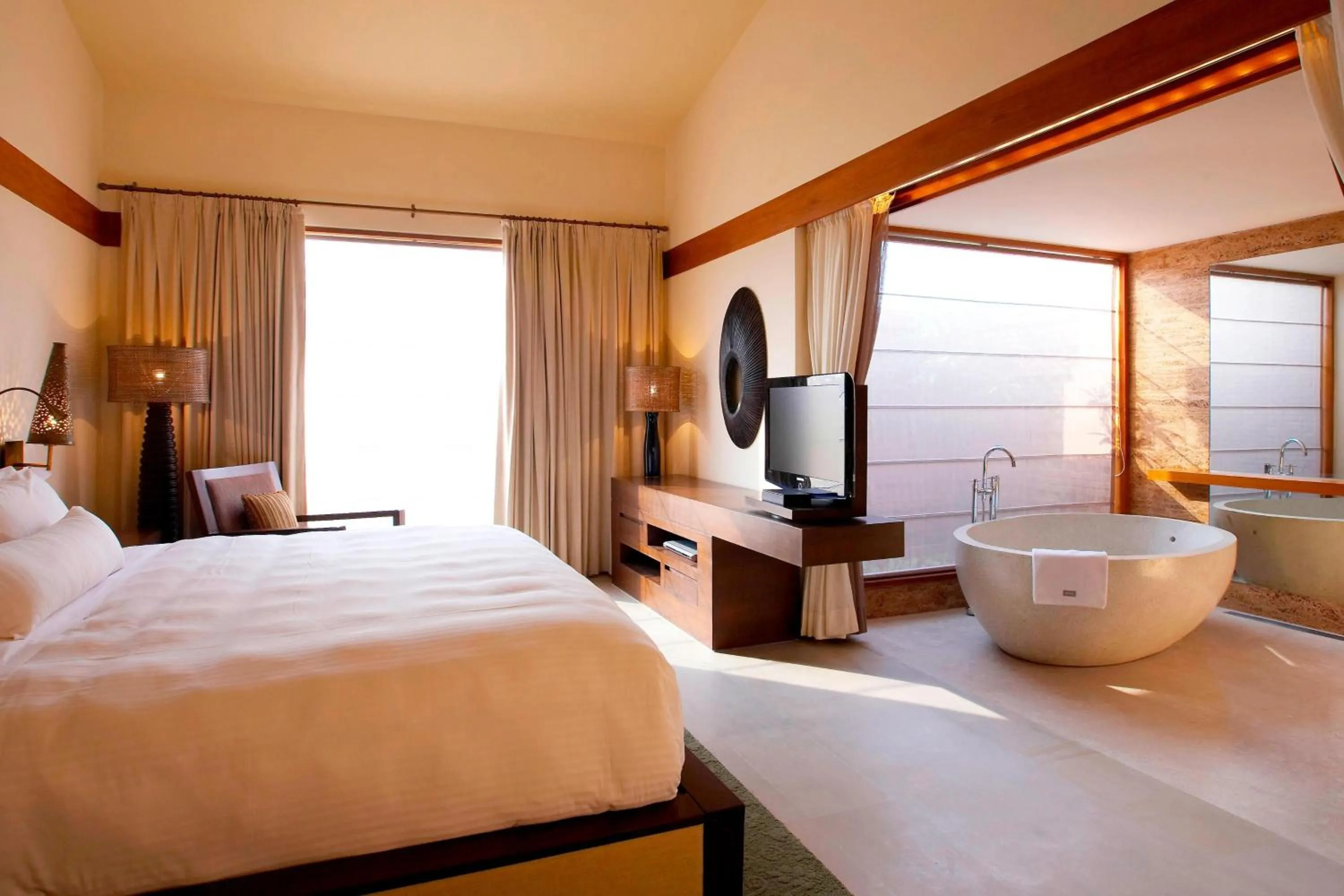 Bedroom, Bed in The Westin Sohna Resort & Spa