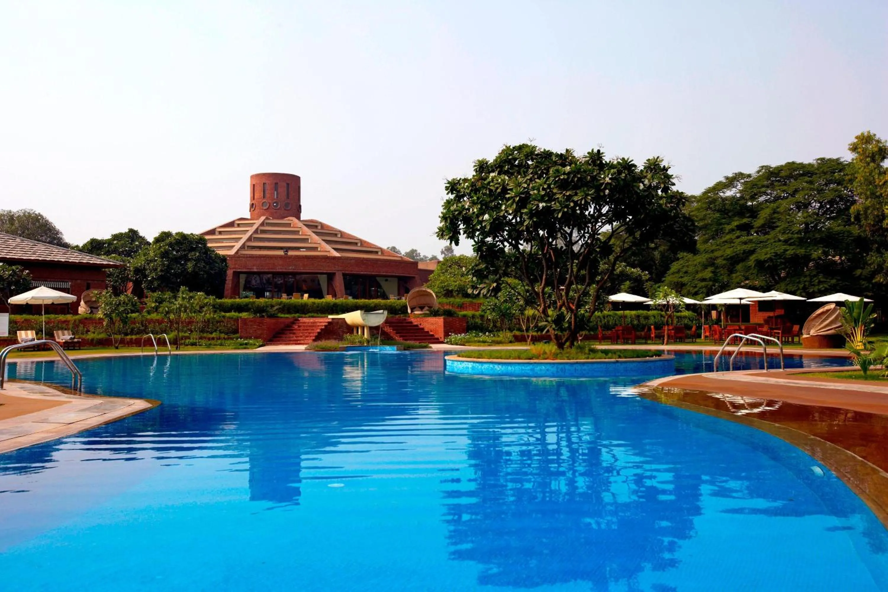 Swimming pool in The Westin Sohna Resort & Spa