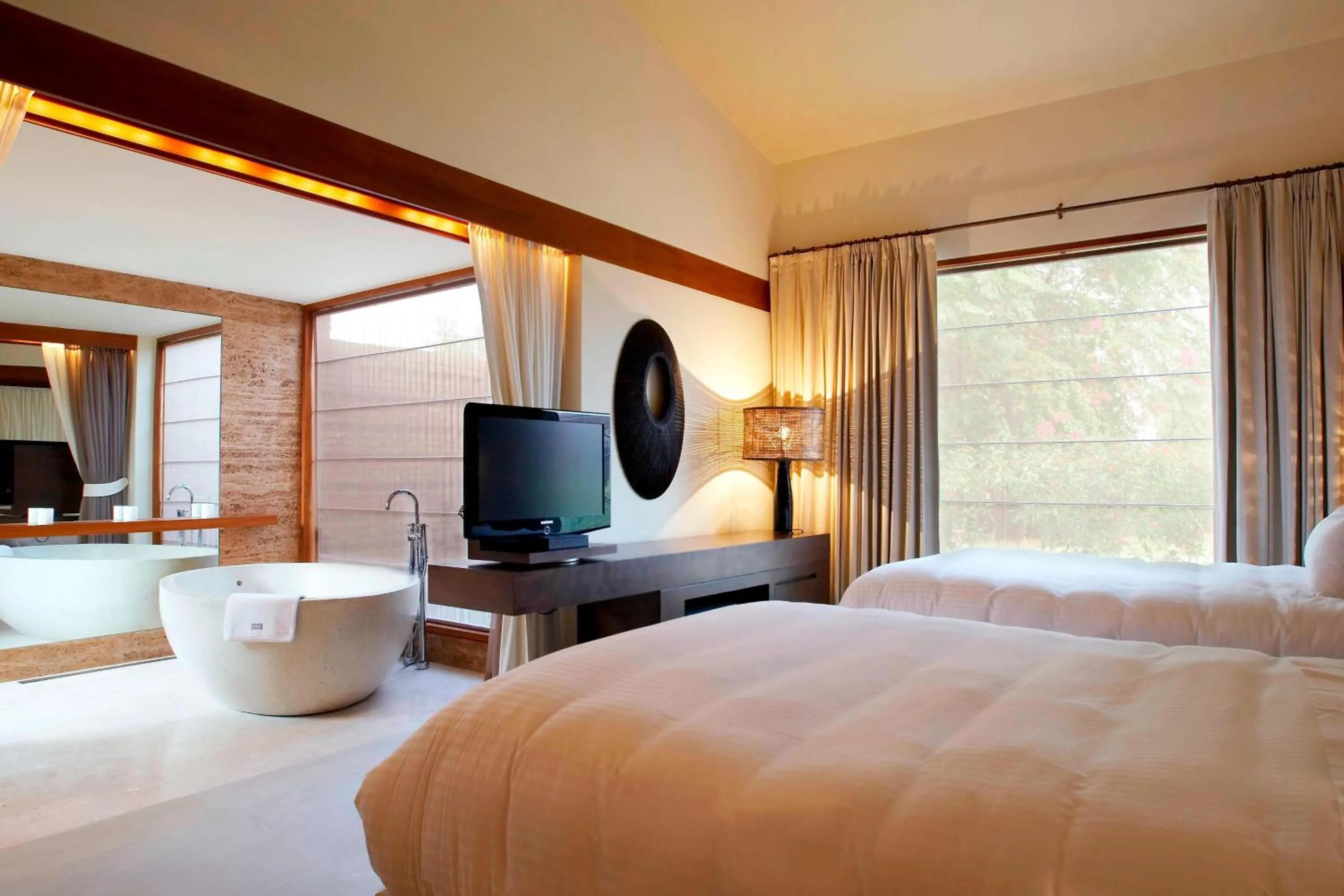 Bedroom, Bed in The Westin Sohna Resort & Spa
