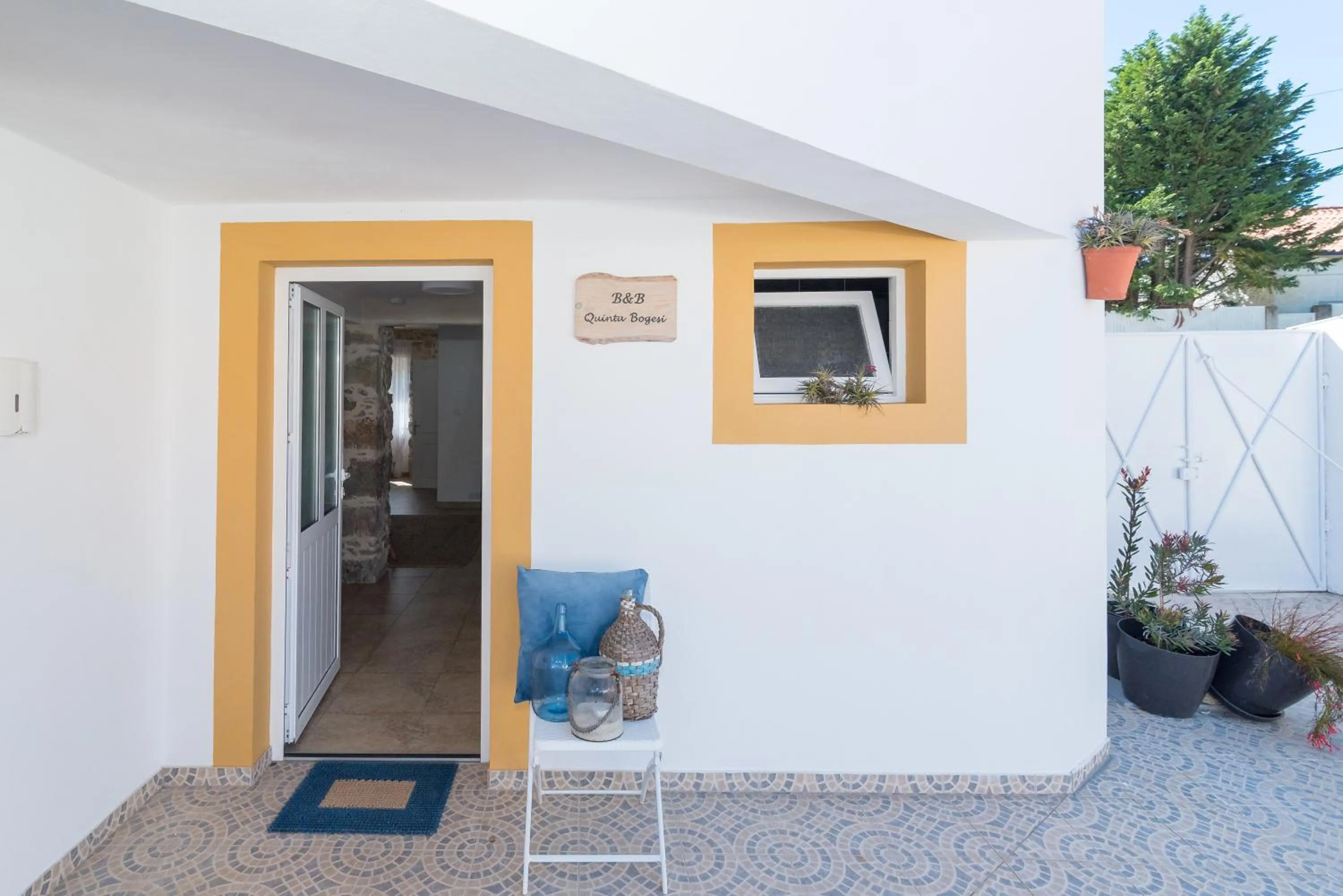 Facade/entrance in Quinta Bogesi