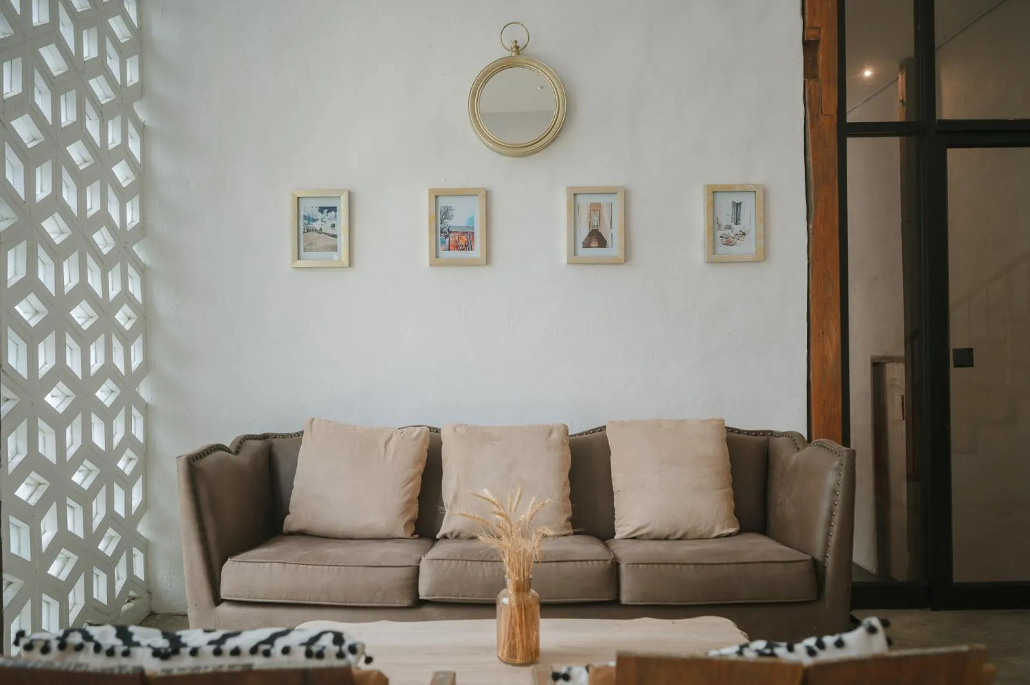 White Wall Riverfront Hotel