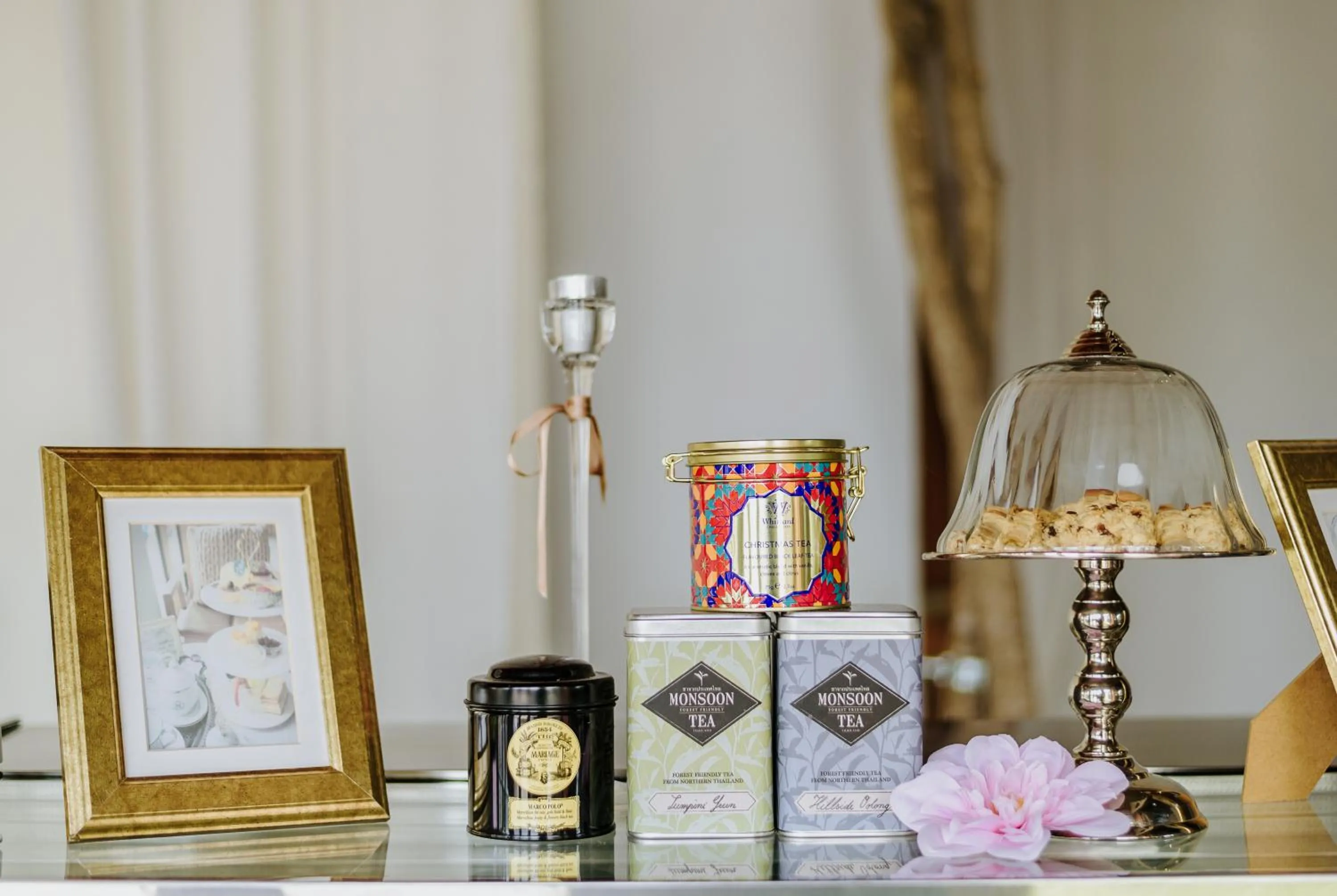 Drinks in White Wall Riverfront Hotel