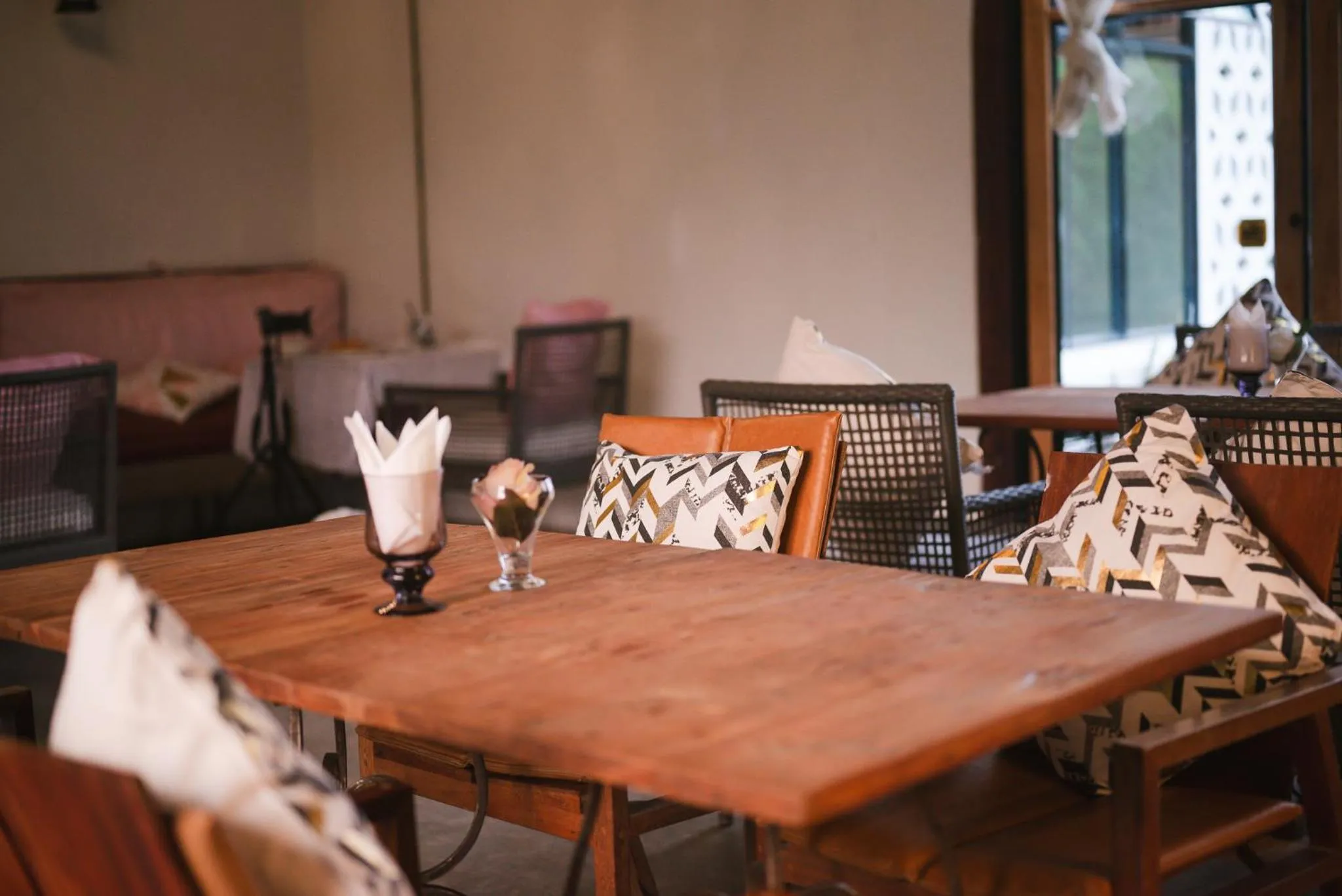 White Wall Riverfront Hotel