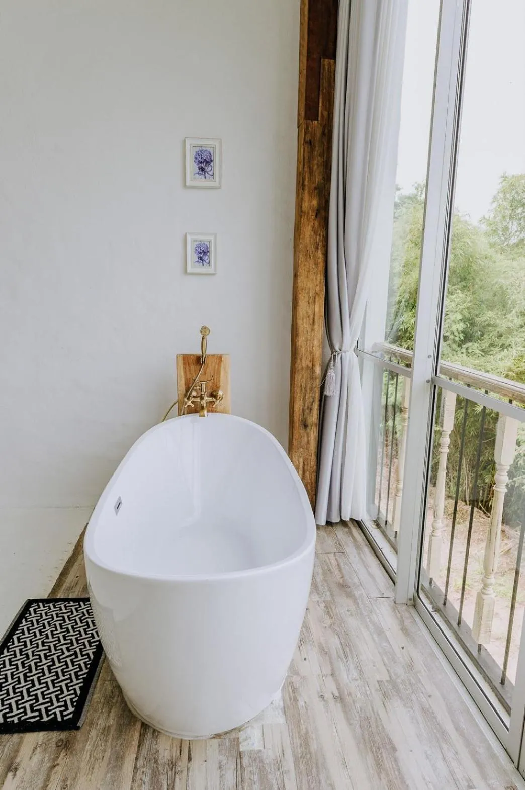 Bath in White Wall Riverfront Hotel