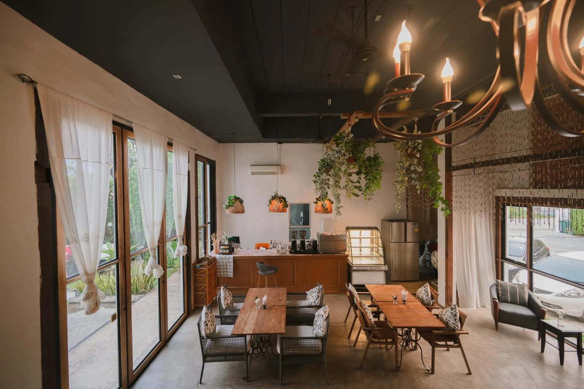 White Wall Riverfront Hotel