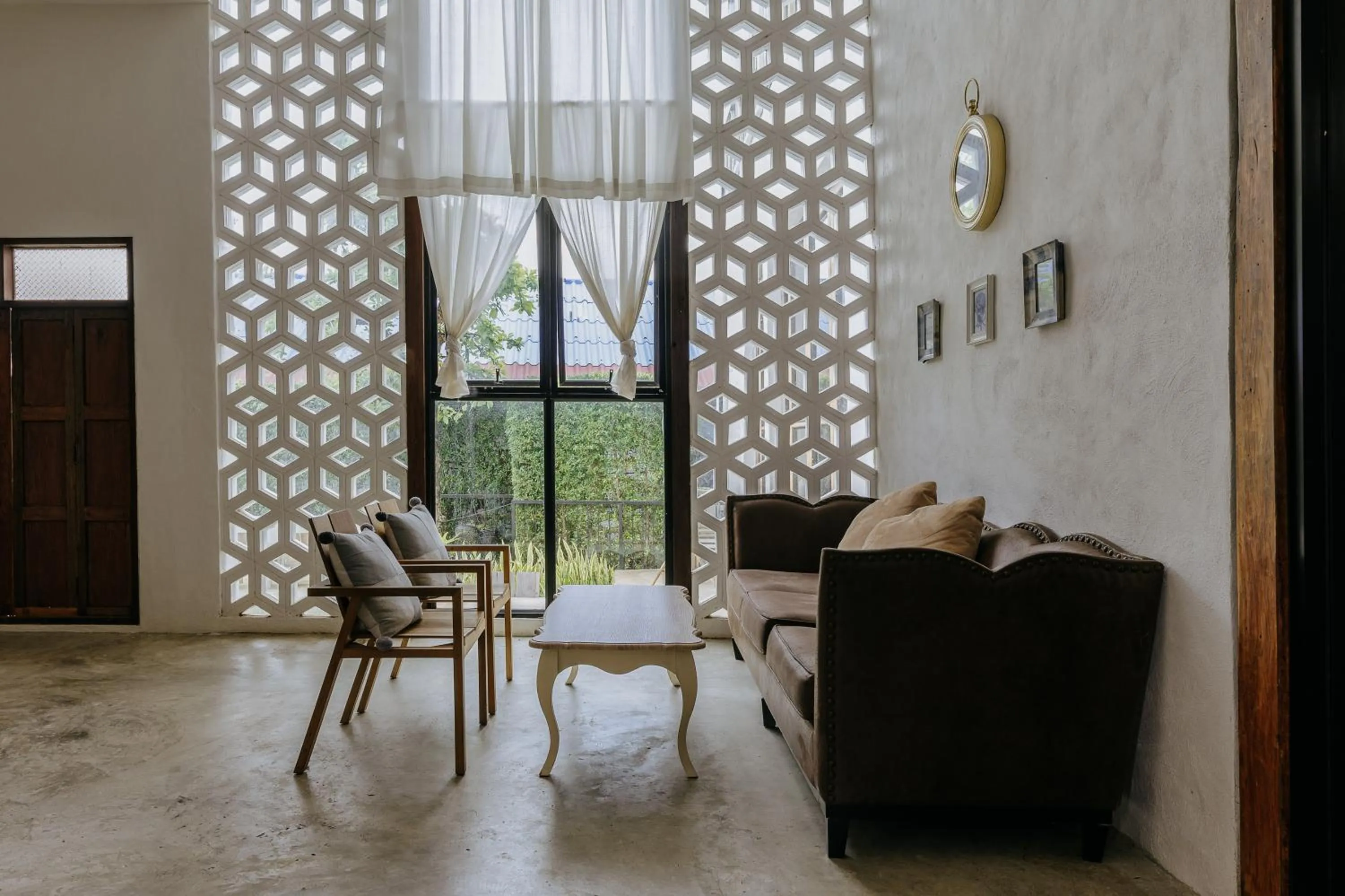 Living room in White Wall Riverfront Hotel