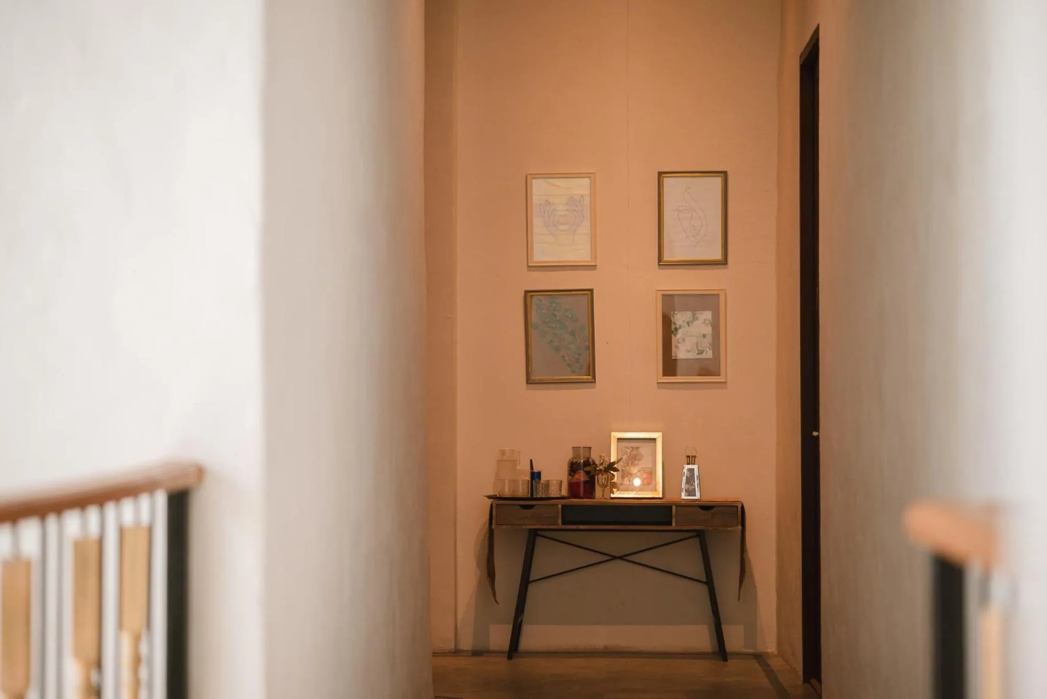 White Wall Riverfront Hotel