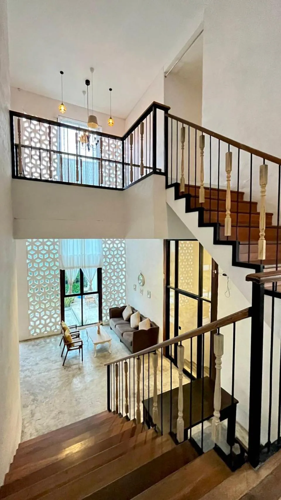 White Wall Riverfront Hotel