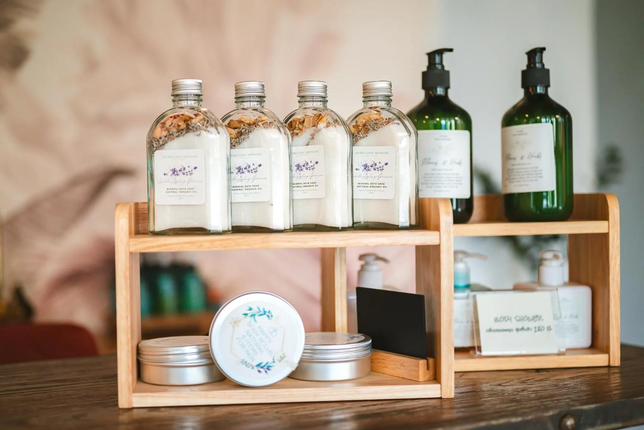 White Wall Riverfront Hotel