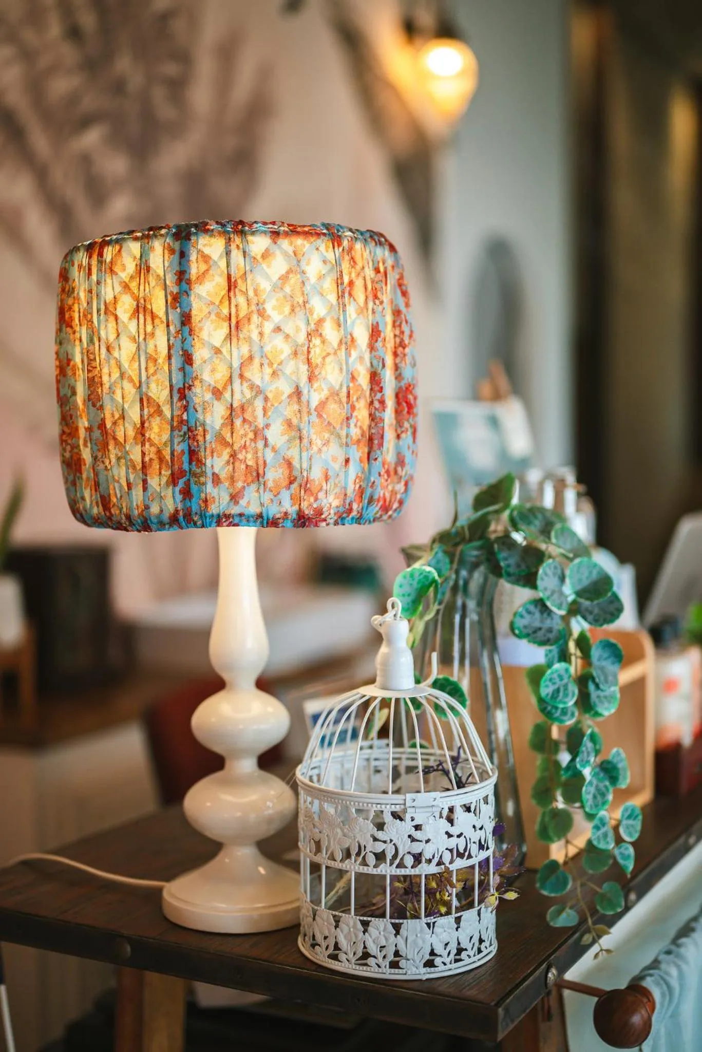 White Wall Riverfront Hotel