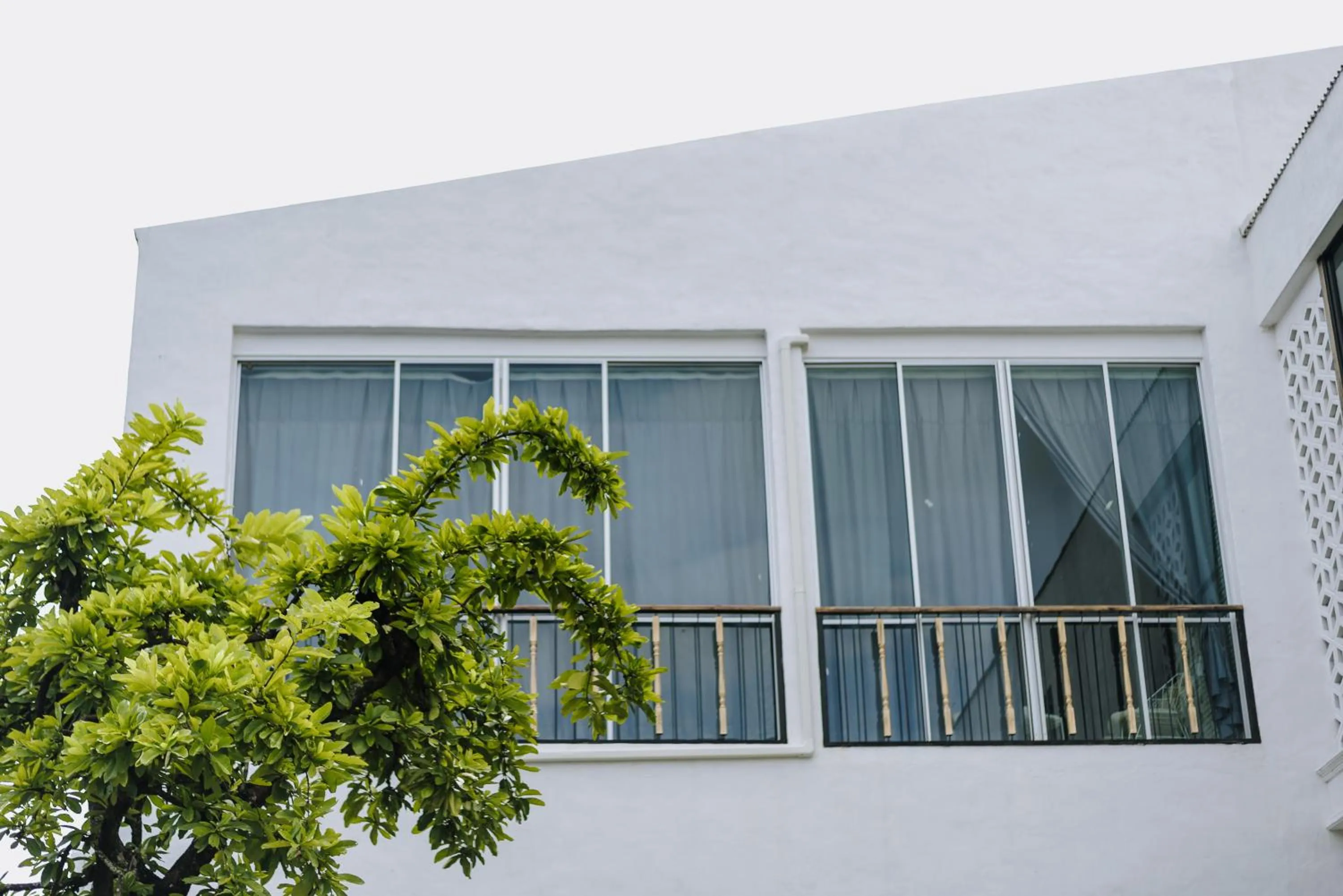Balcony/Terrace in White Wall Riverfront Hotel