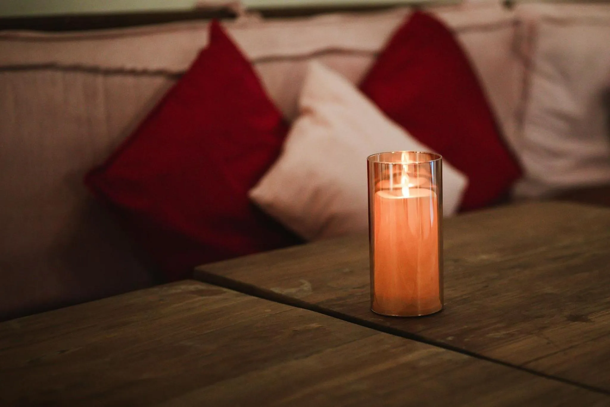 White Wall Riverfront Hotel