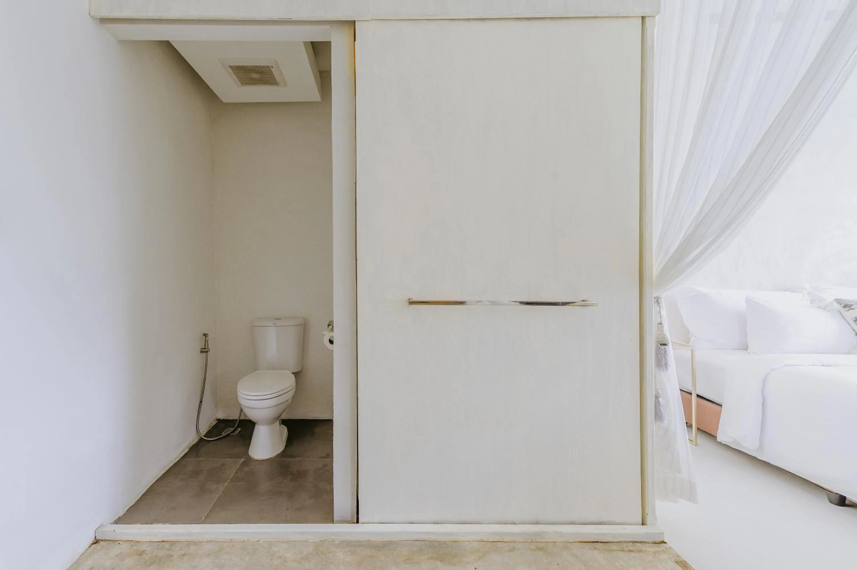 Bathroom, Bed in White Wall Riverfront Hotel