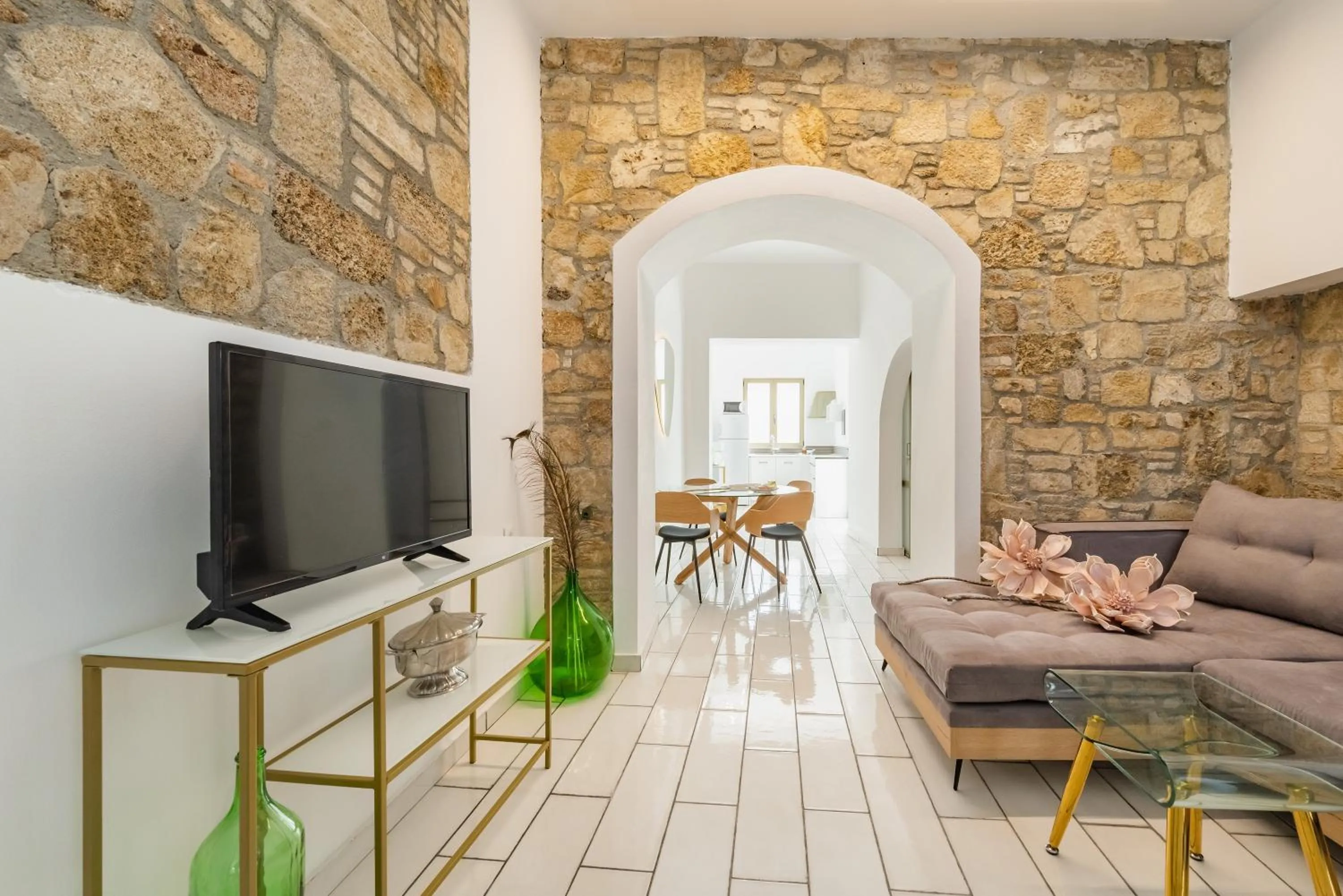 TV and multimedia in Lefka Hotel & Apartments