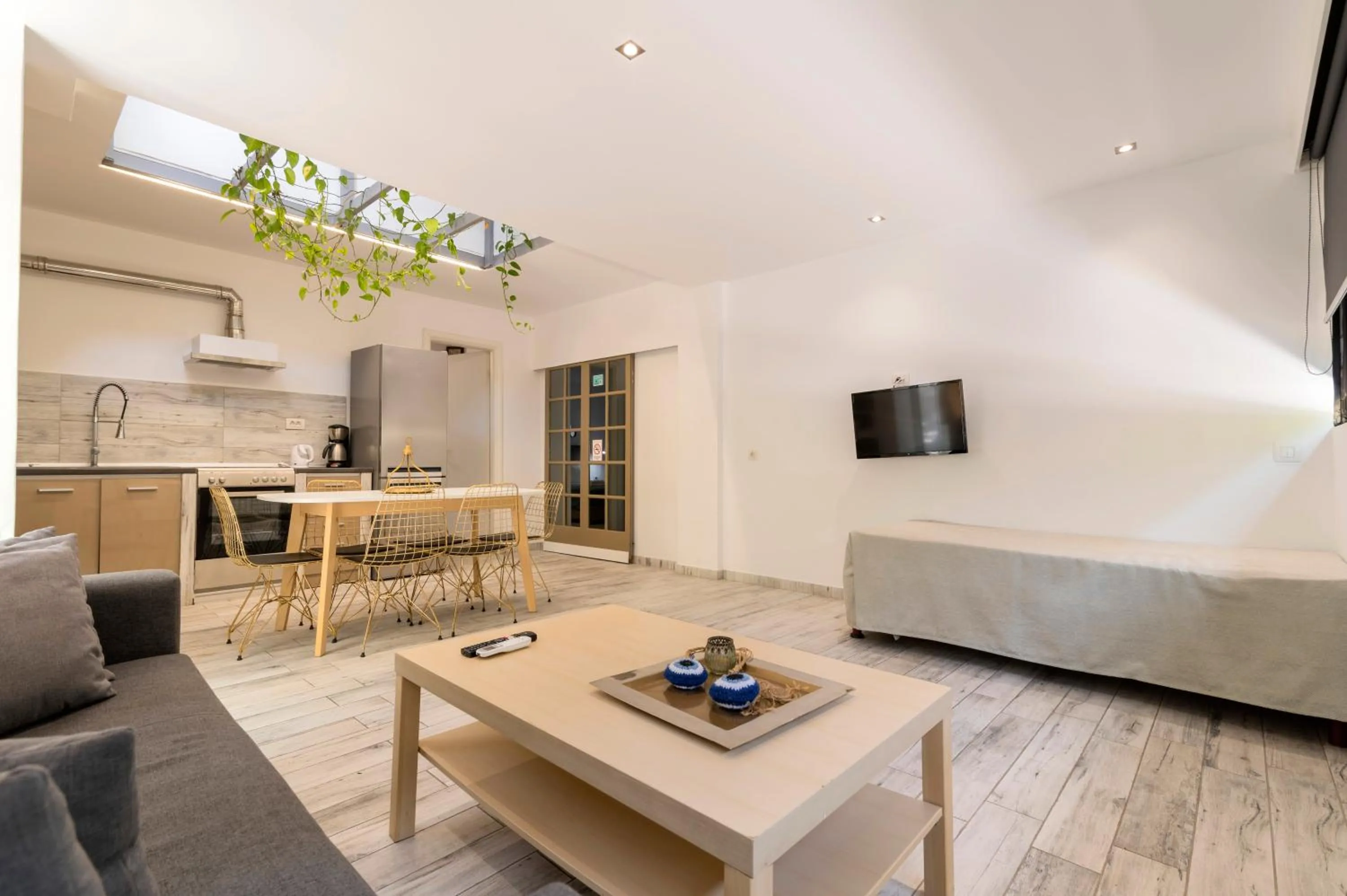 TV and multimedia in Lefka Hotel & Apartments