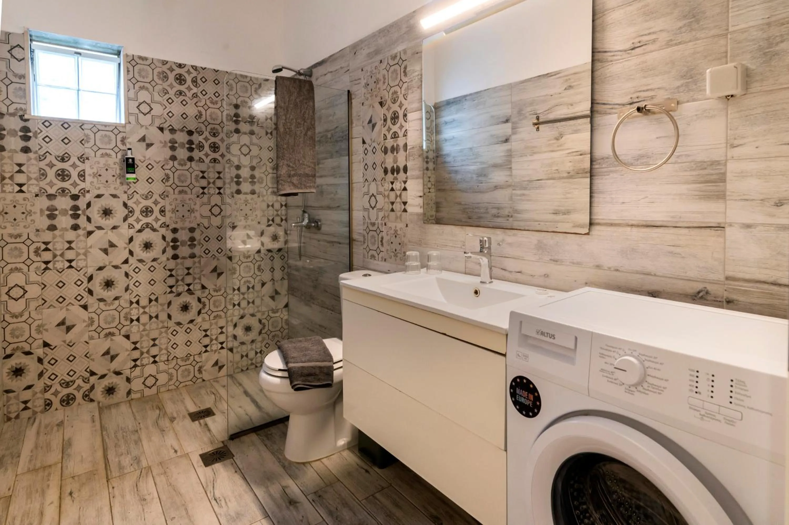 Shower in Lefka Hotel & Apartments