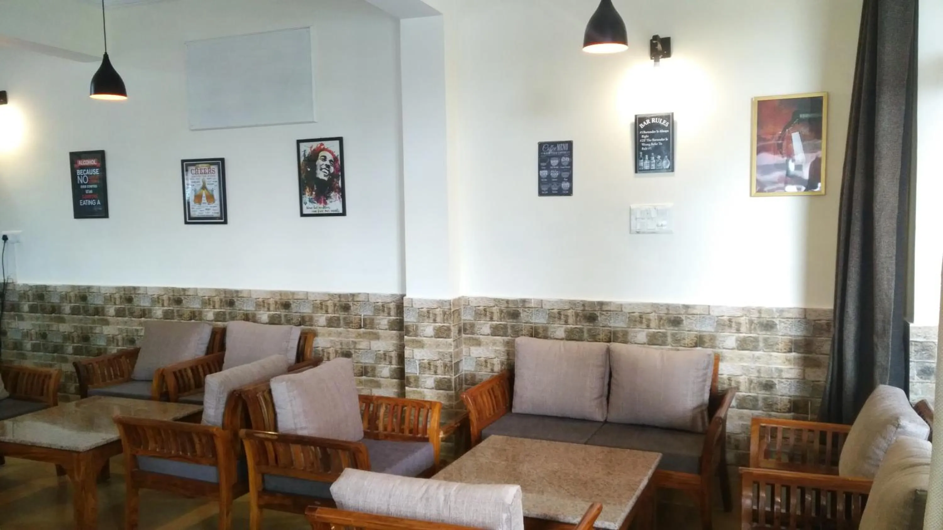 Lounge or bar in Highland Village Resort