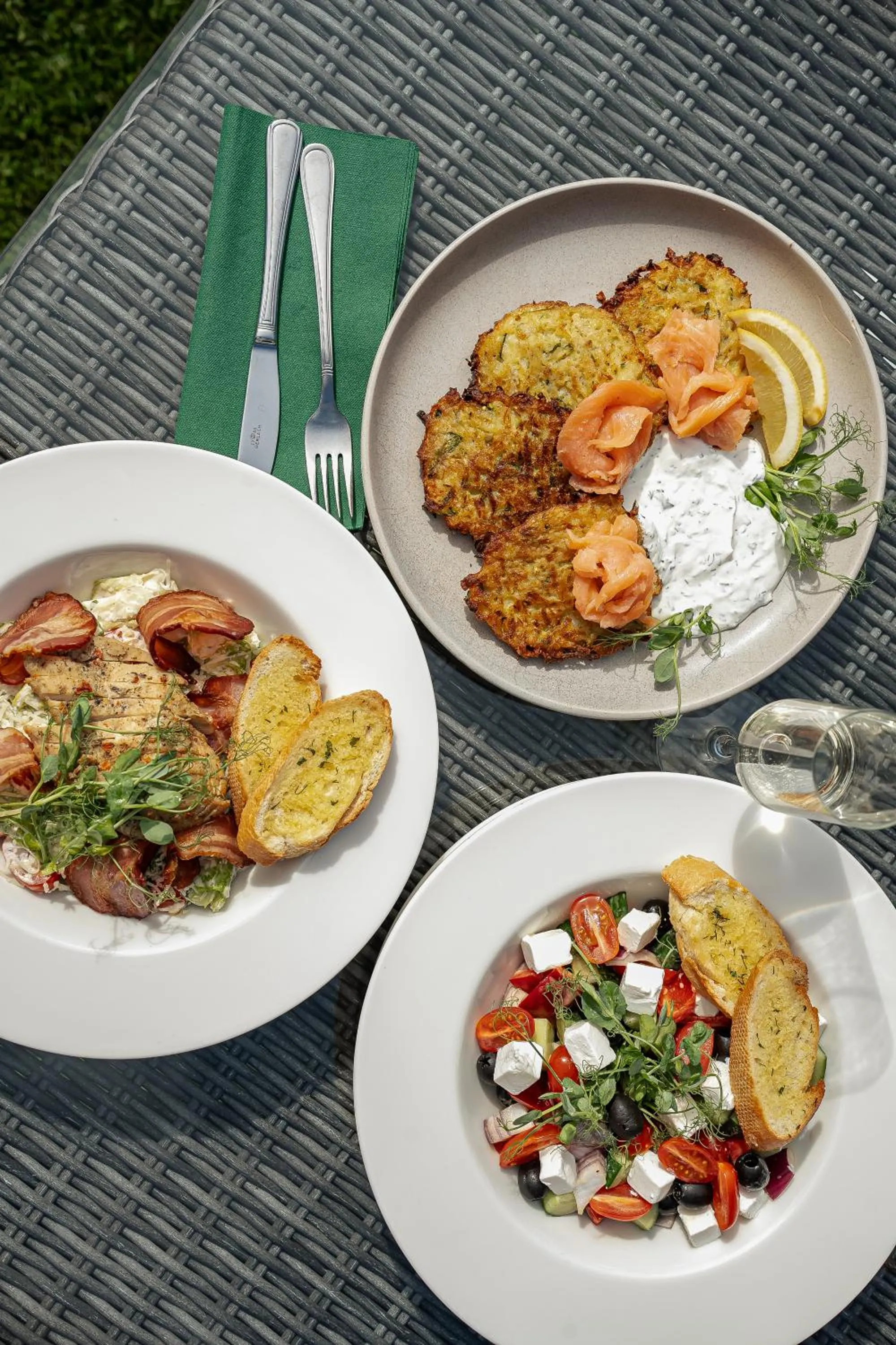 Restaurant/places to eat in Hotel Platan