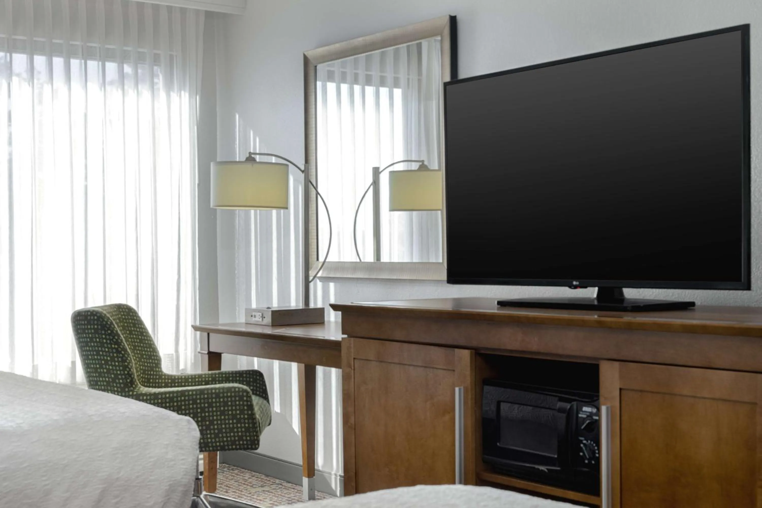 Bedroom in Hampton Inn Tallahassee-Central