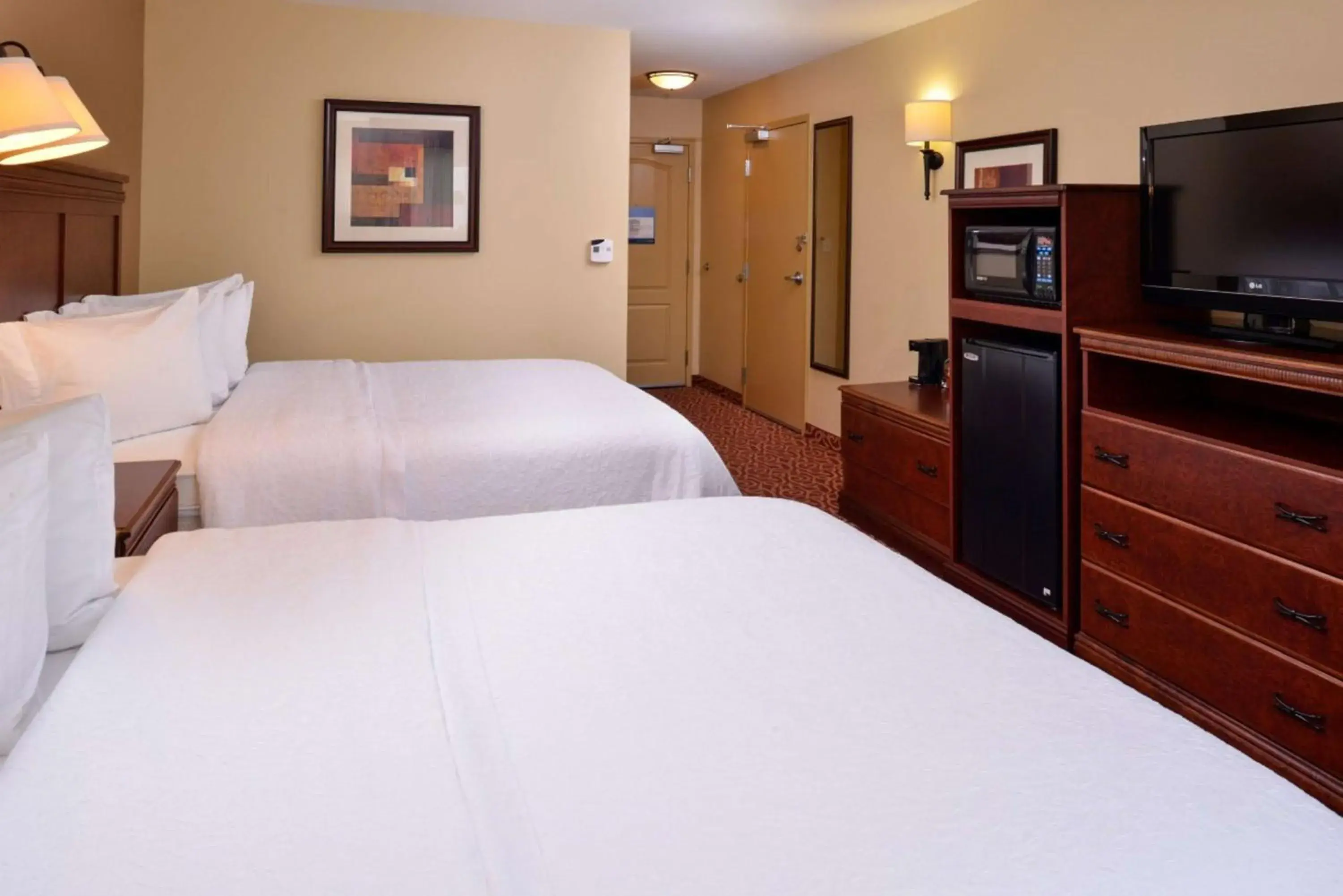 Queen Room with Two Queen Beds - Non-Smoking in Hampton By Hilton Lincoln Queen Room with Two Queen Beds - Non-Smoking in Hampton By Hilton Lincoln