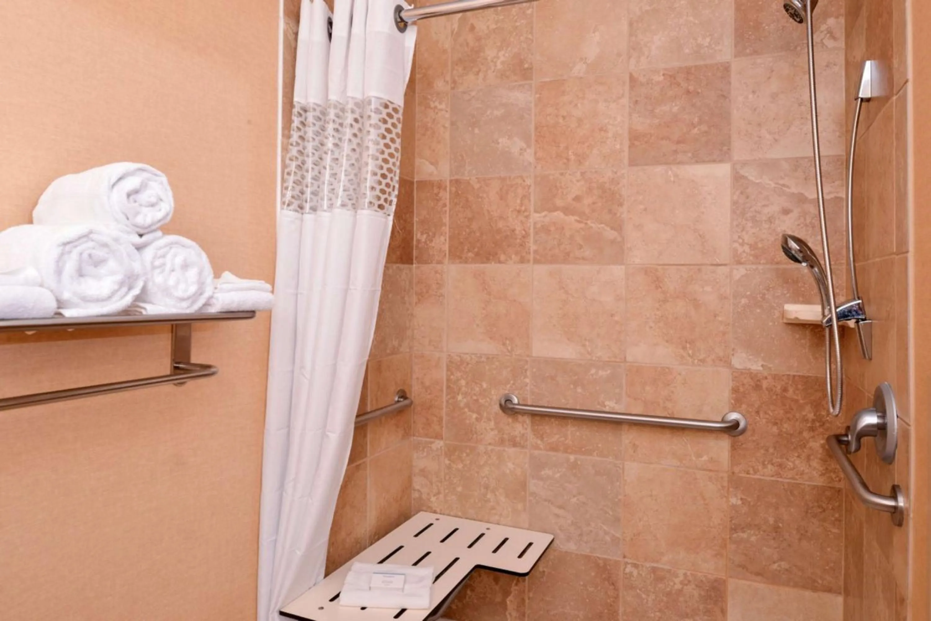 Bathroom in Hampton By Hilton Lincoln