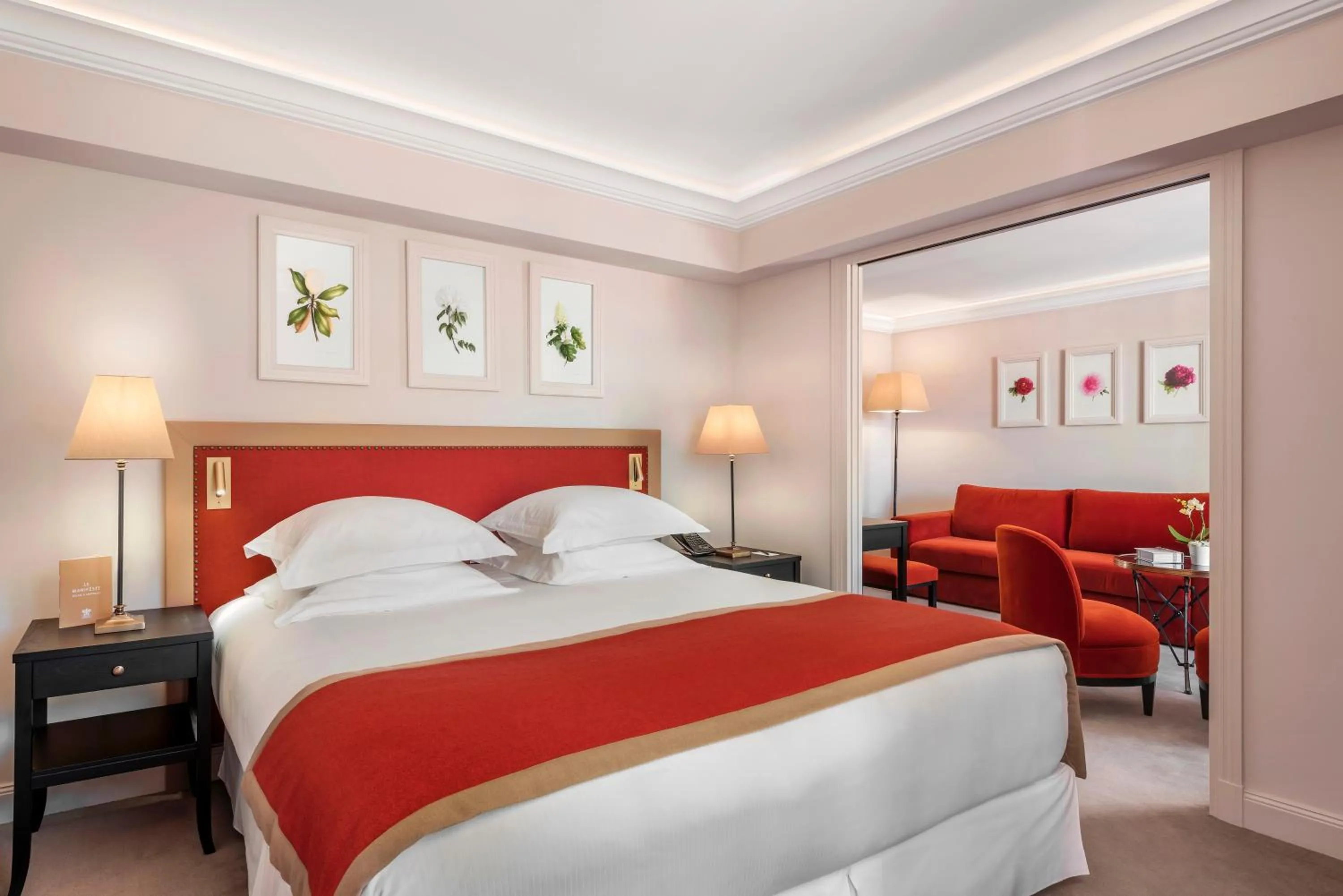 Photo of the whole room, Bed in Château Saint-Jean, Relais & Châteaux