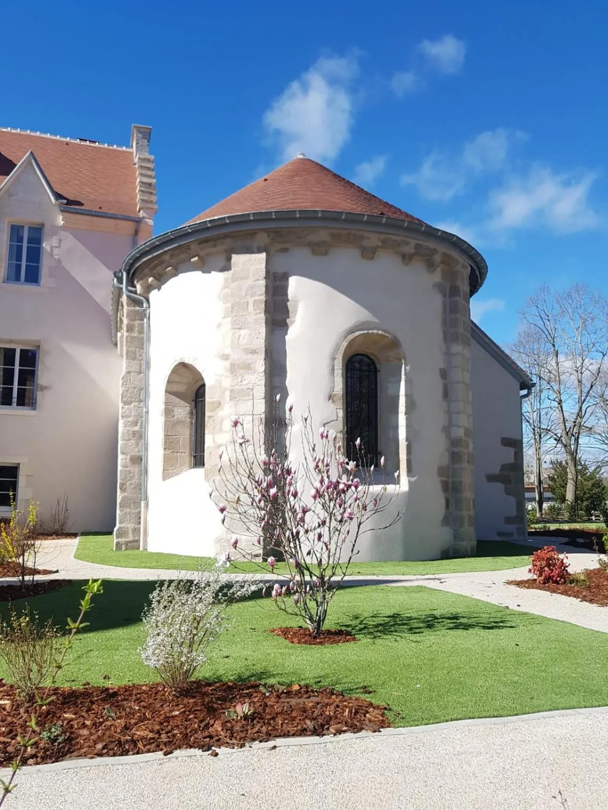 Property building in Château Saint-Jean, Relais & Châteaux