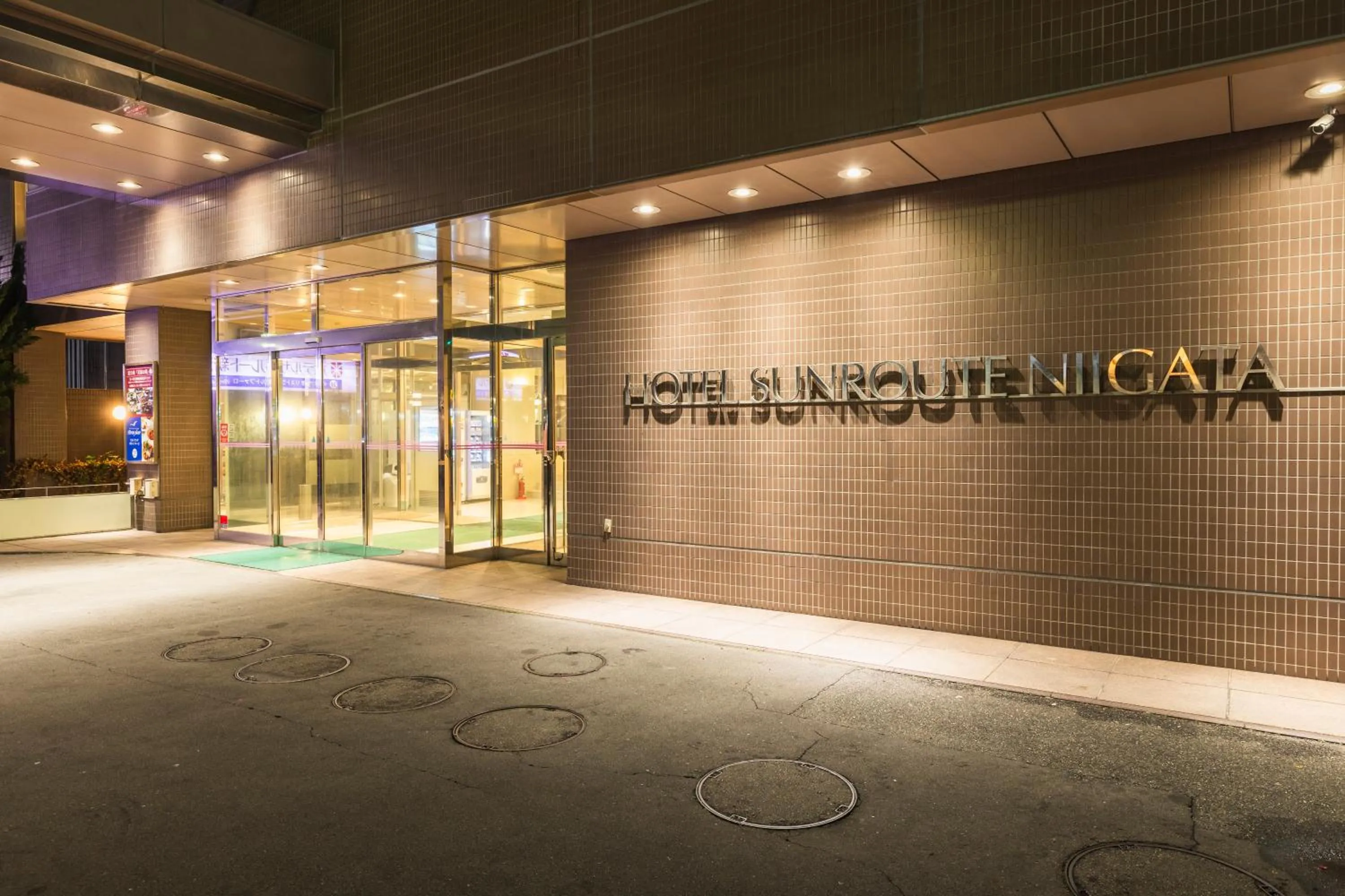 Facade/entrance in Hotel Sunroute Niigata