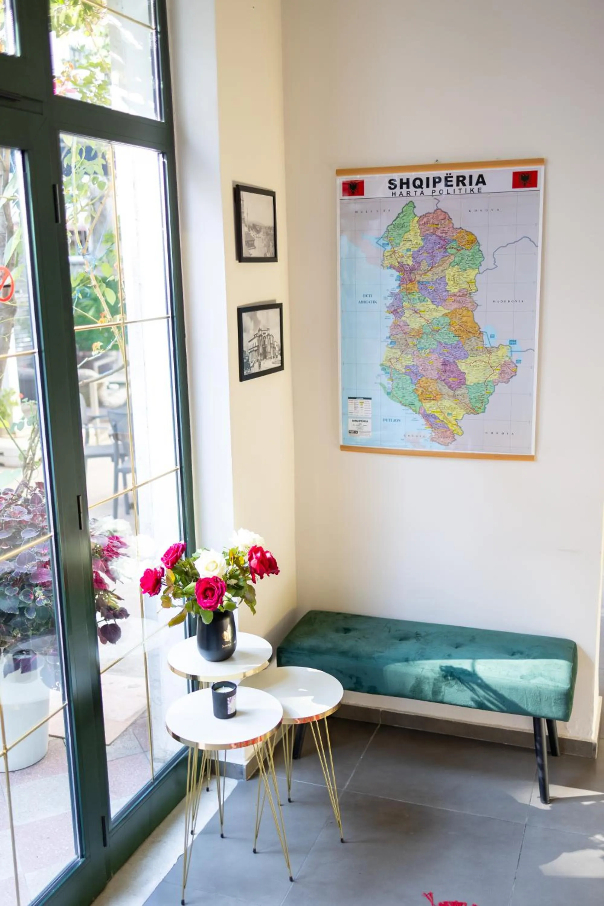 Seating area in Hotel Liqeni