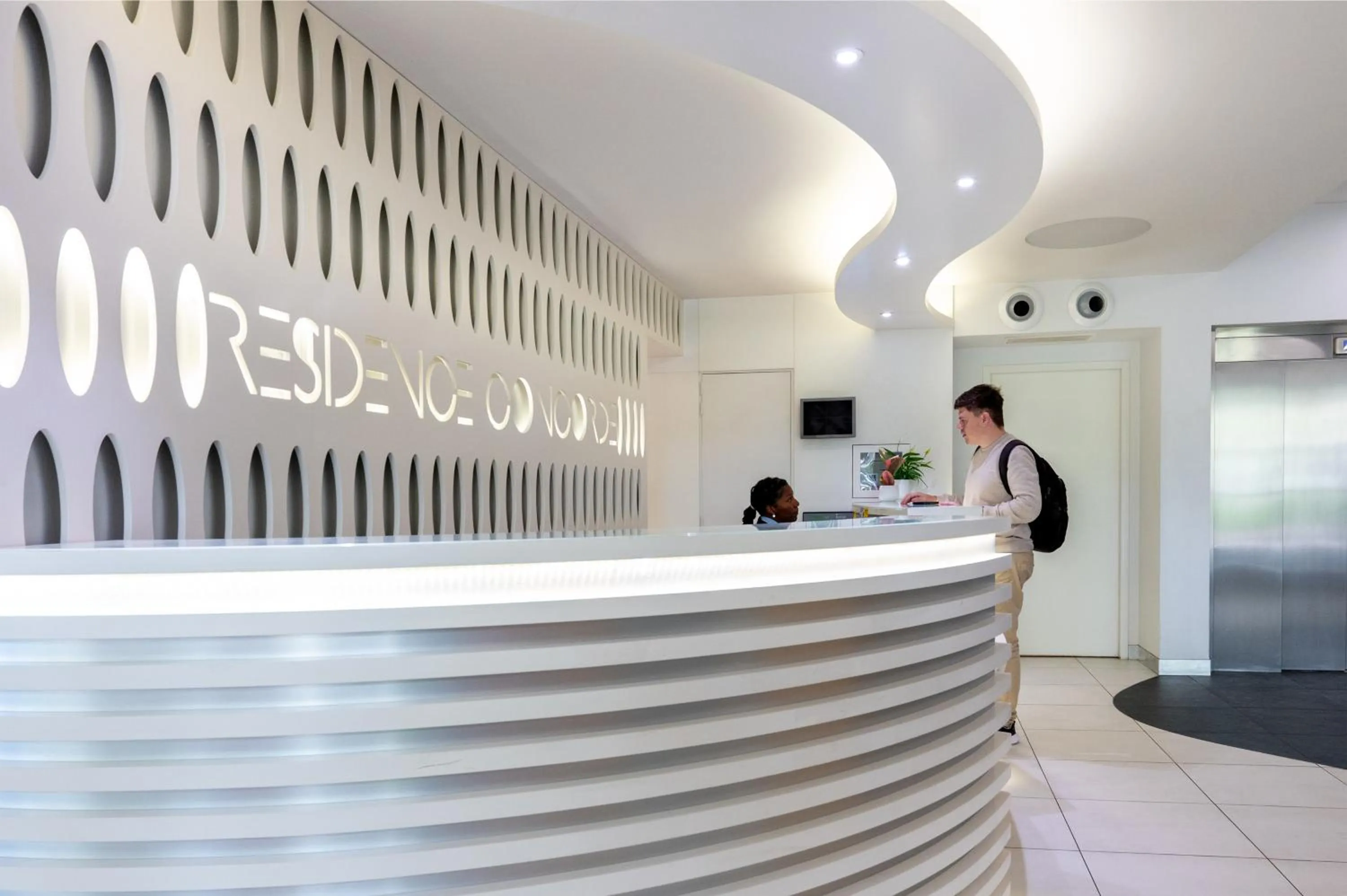 Lobby or reception in Nemea Appart Hotel Concorde Toulouse Gare Matabiau