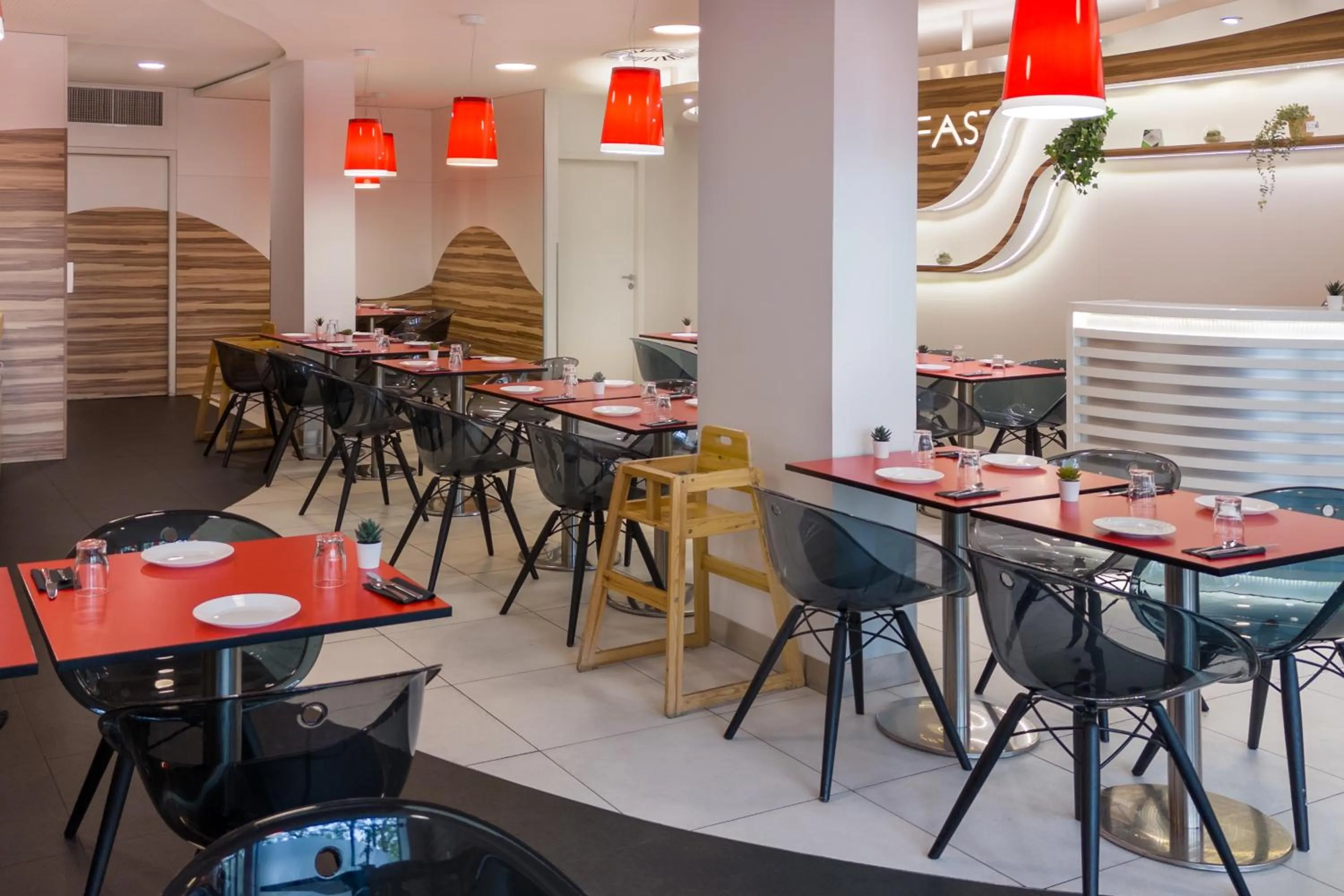 Buffet breakfast in Nemea Appart Hotel Concorde Toulouse Gare Matabiau