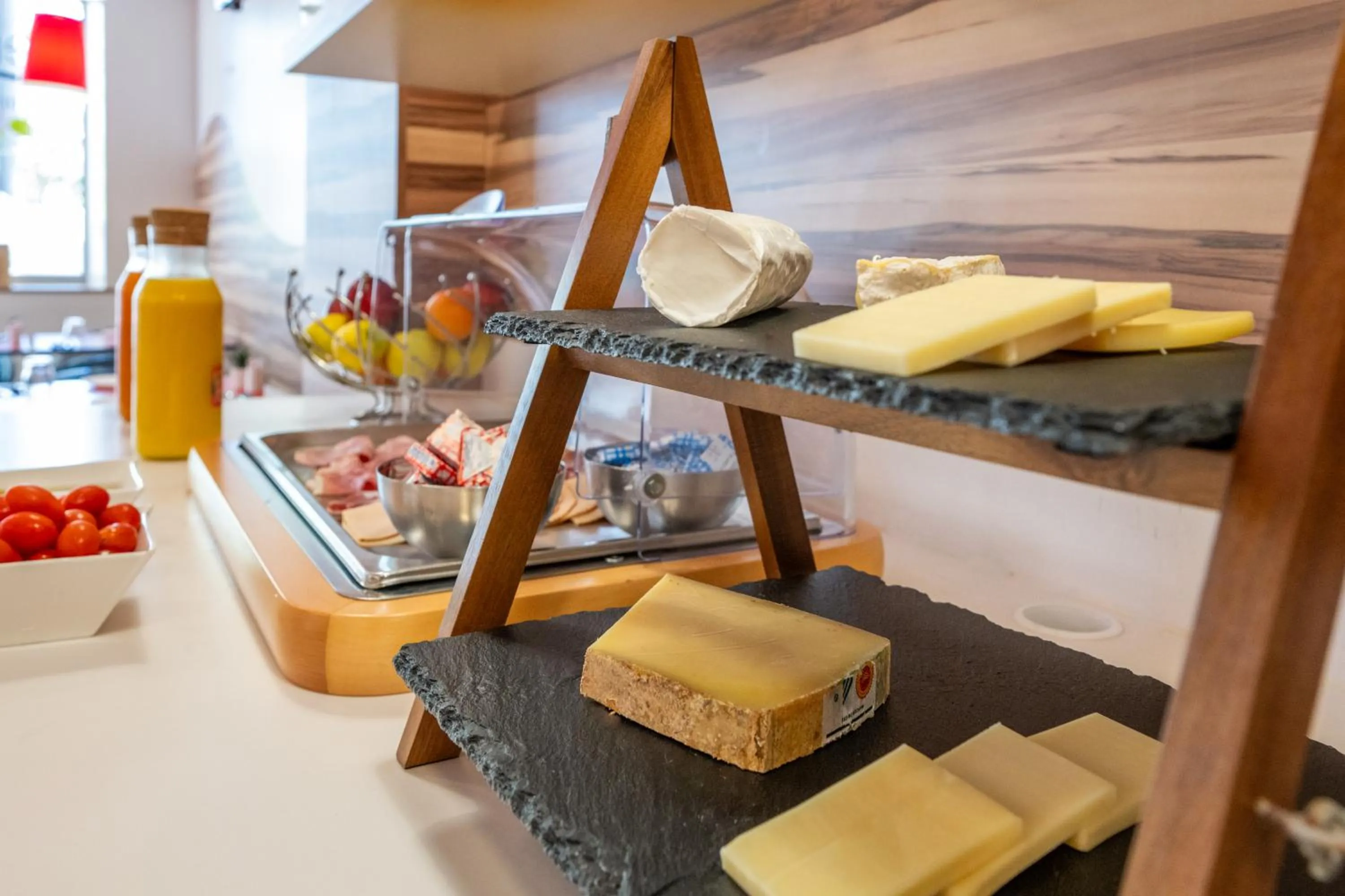 Buffet breakfast in Nemea Appart Hotel Concorde Toulouse Gare Matabiau