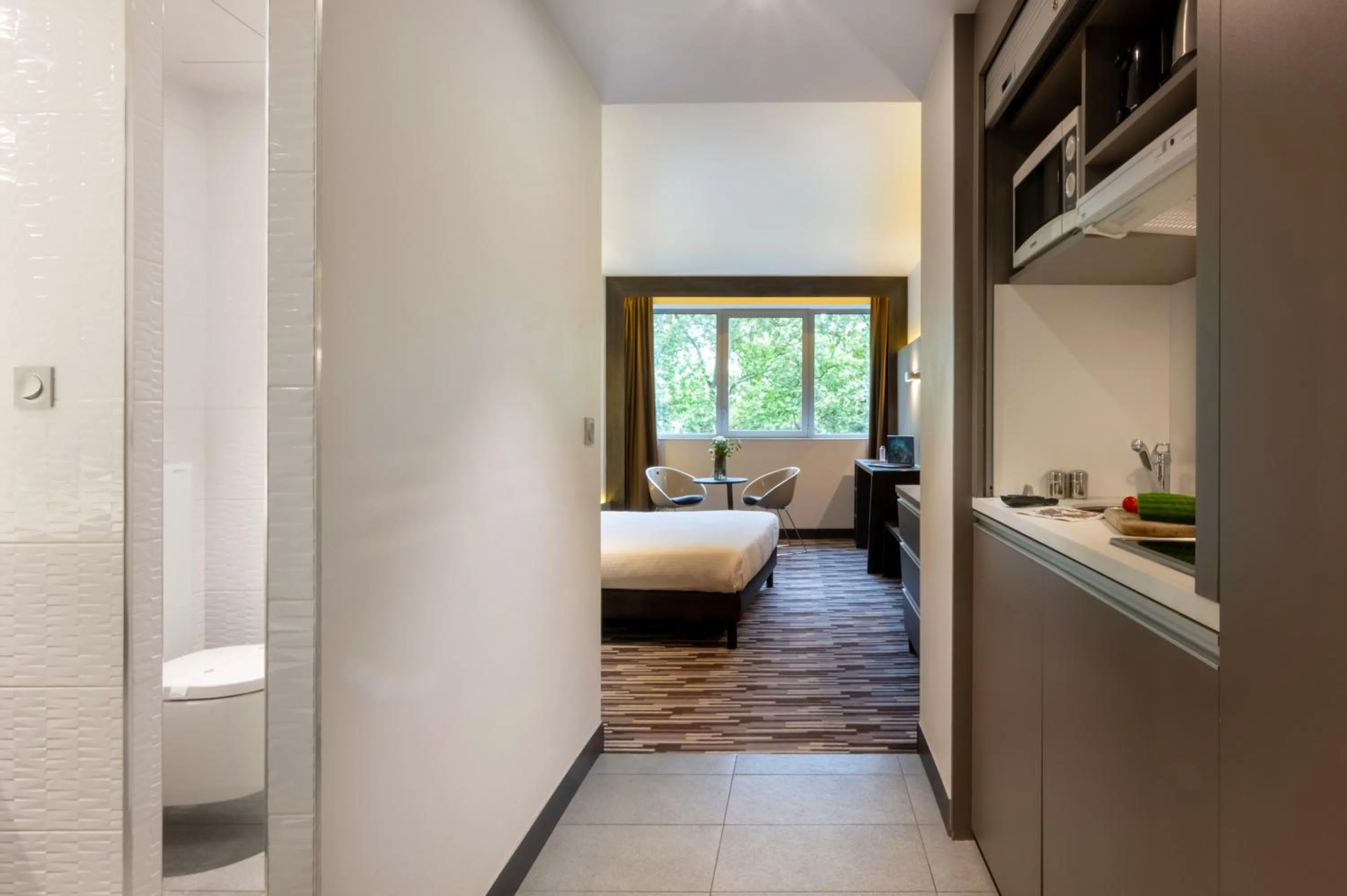 Kitchen or kitchenette, Bed in Nemea Appart Hotel Concorde Toulouse Gare Matabiau