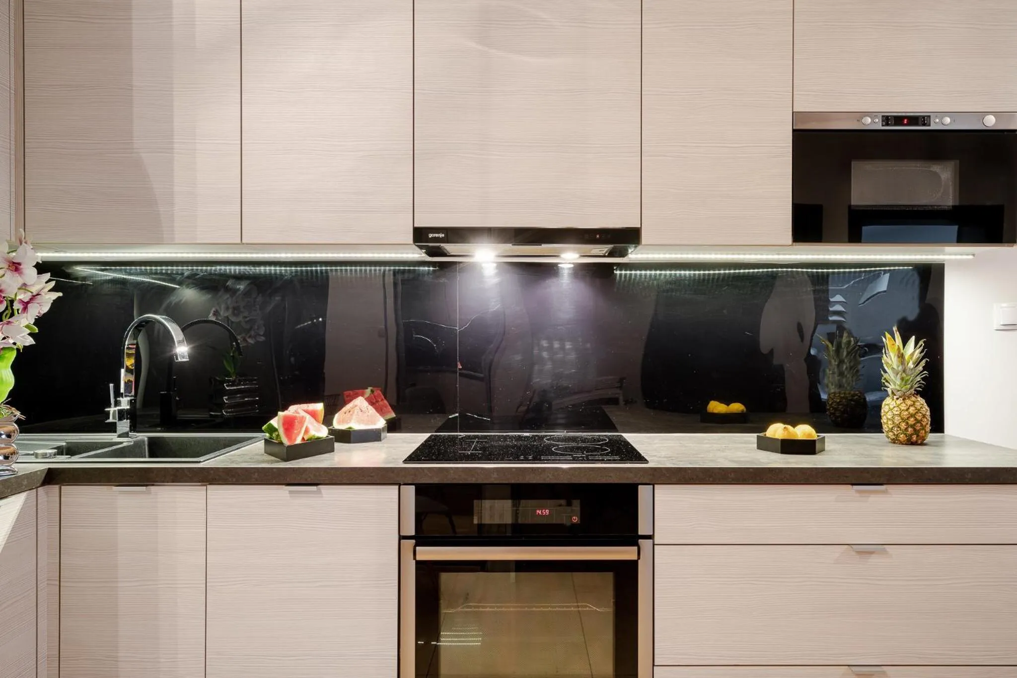 Kitchen or kitchenette in Art Apart River View Wrocław