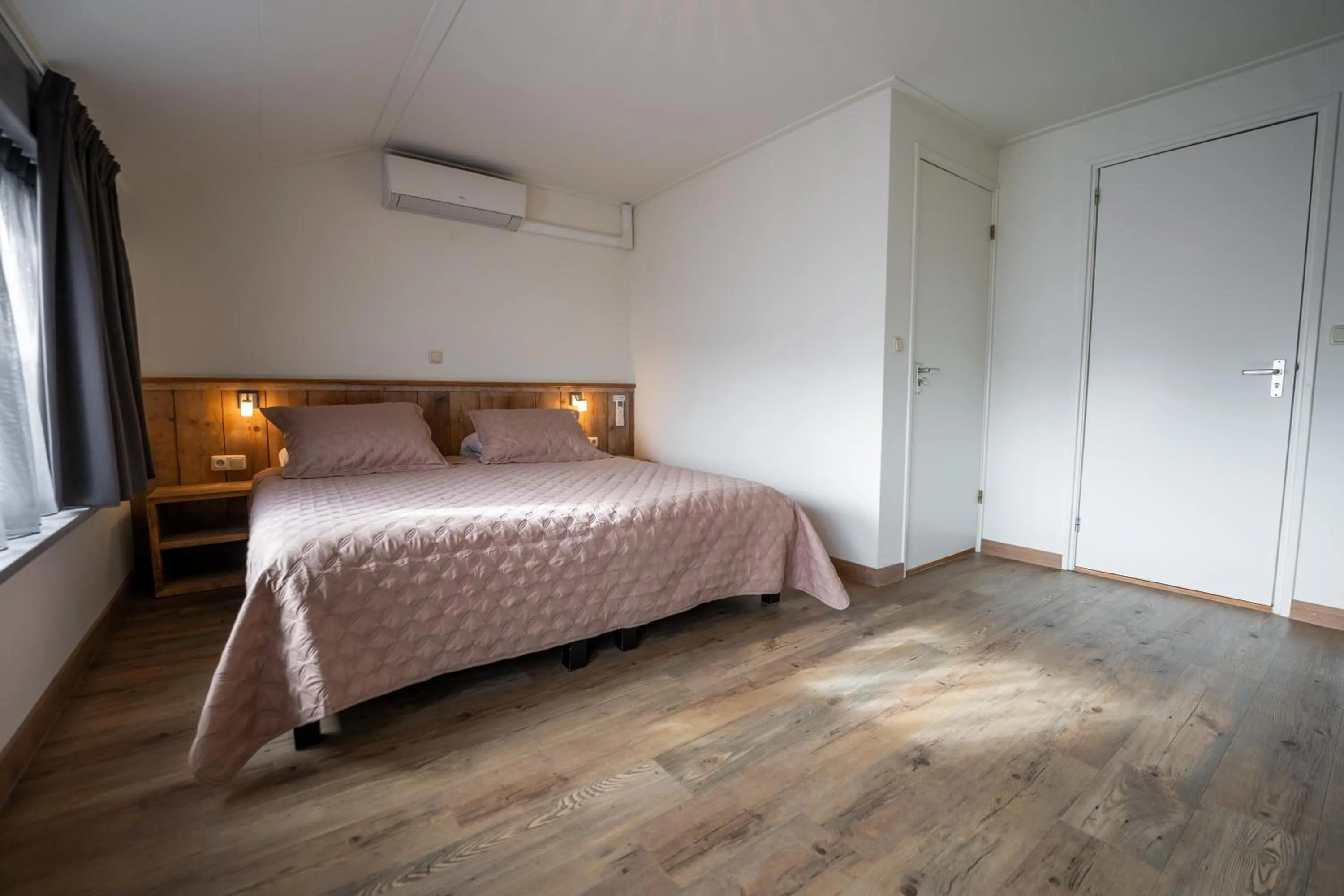 Bedroom, Bed in Hotel Restaurant de Jong