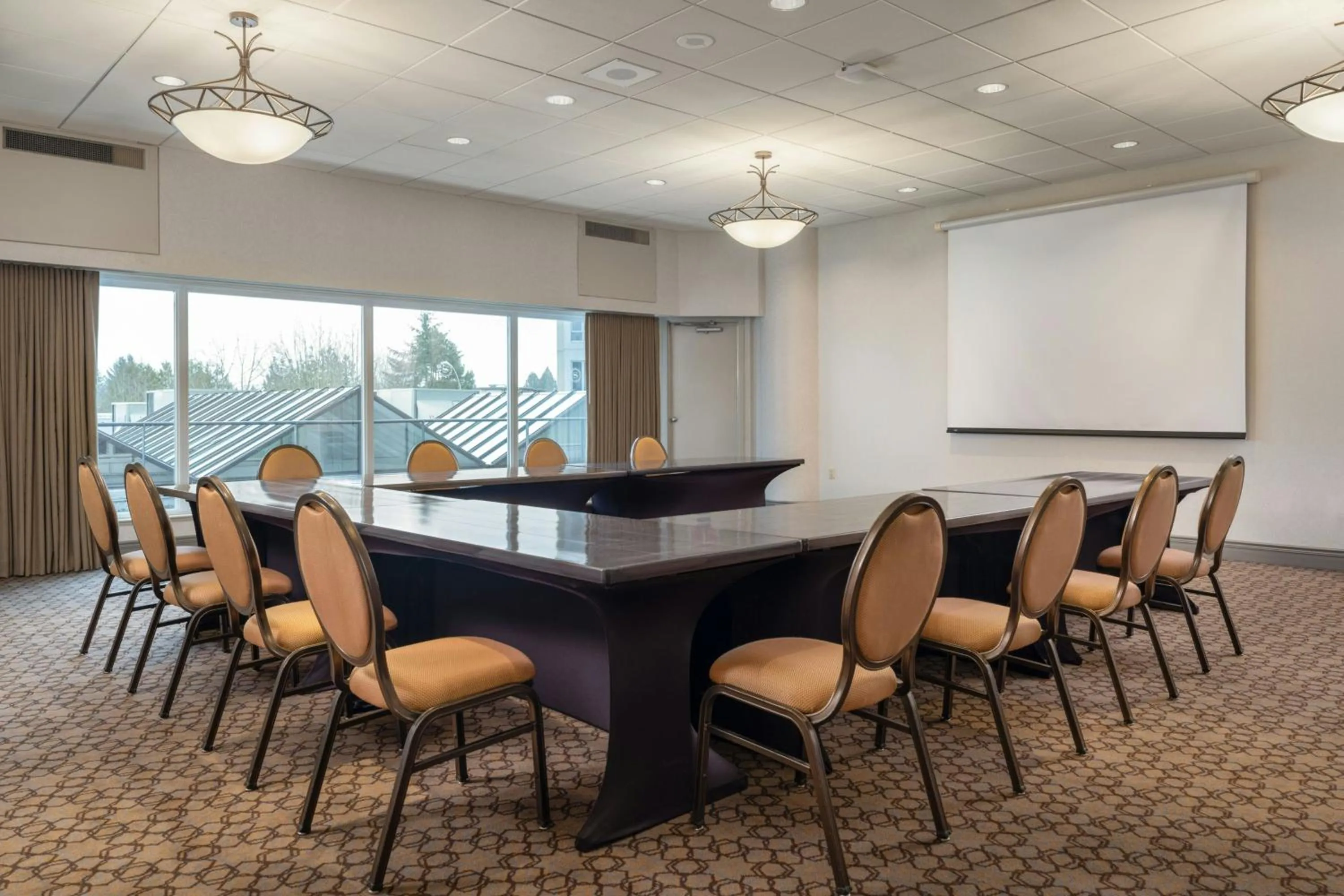 Meeting/conference room in Sheraton Vancouver Guildford Hotel