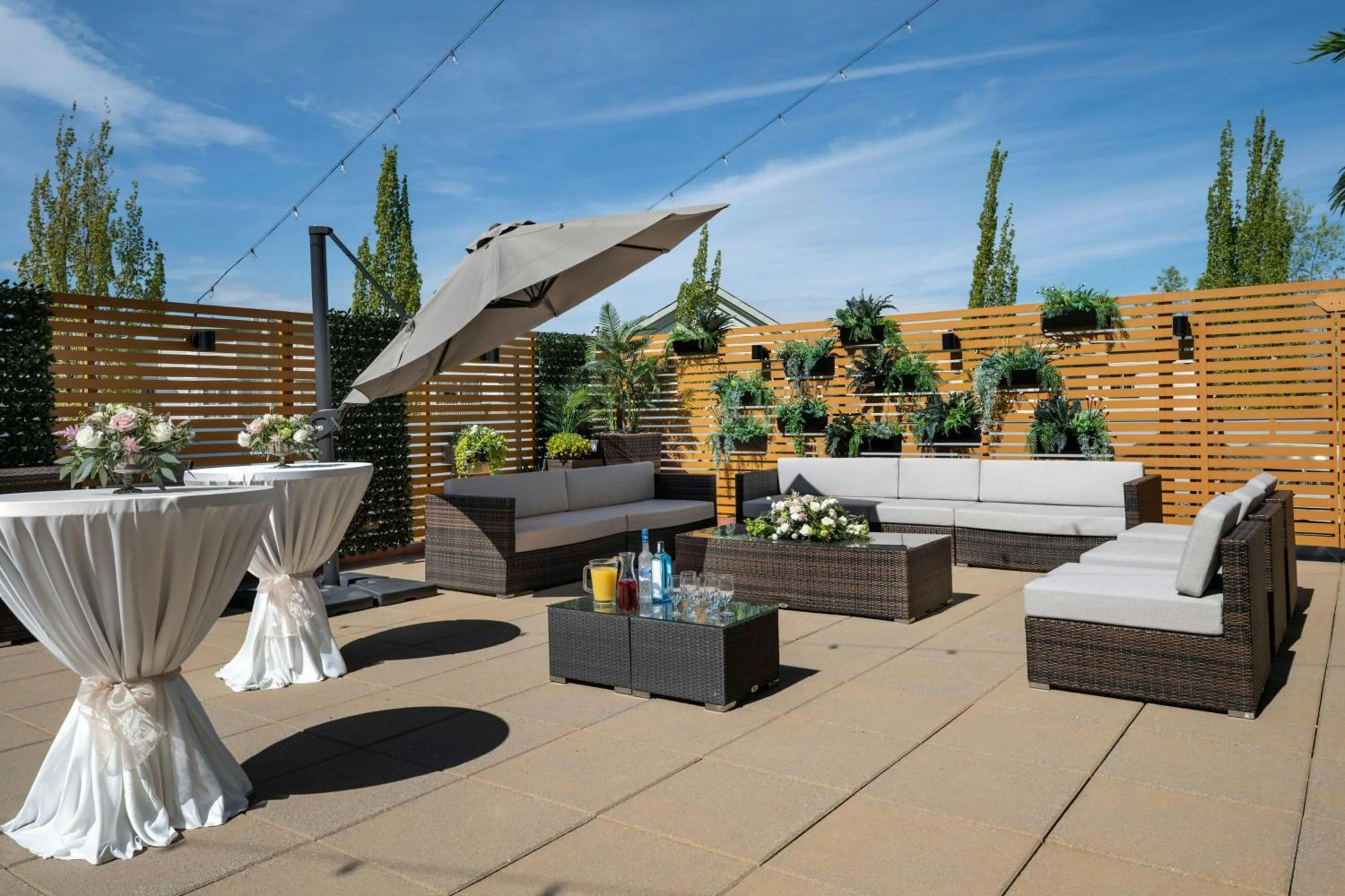 Meeting/conference room in Sheraton Vancouver Guildford Hotel