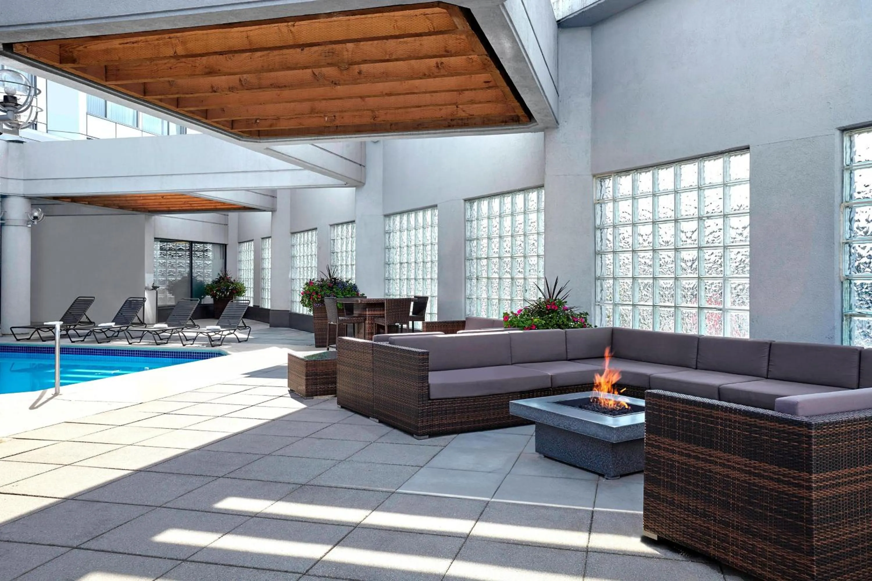 Swimming pool in Sheraton Vancouver Guildford Hotel