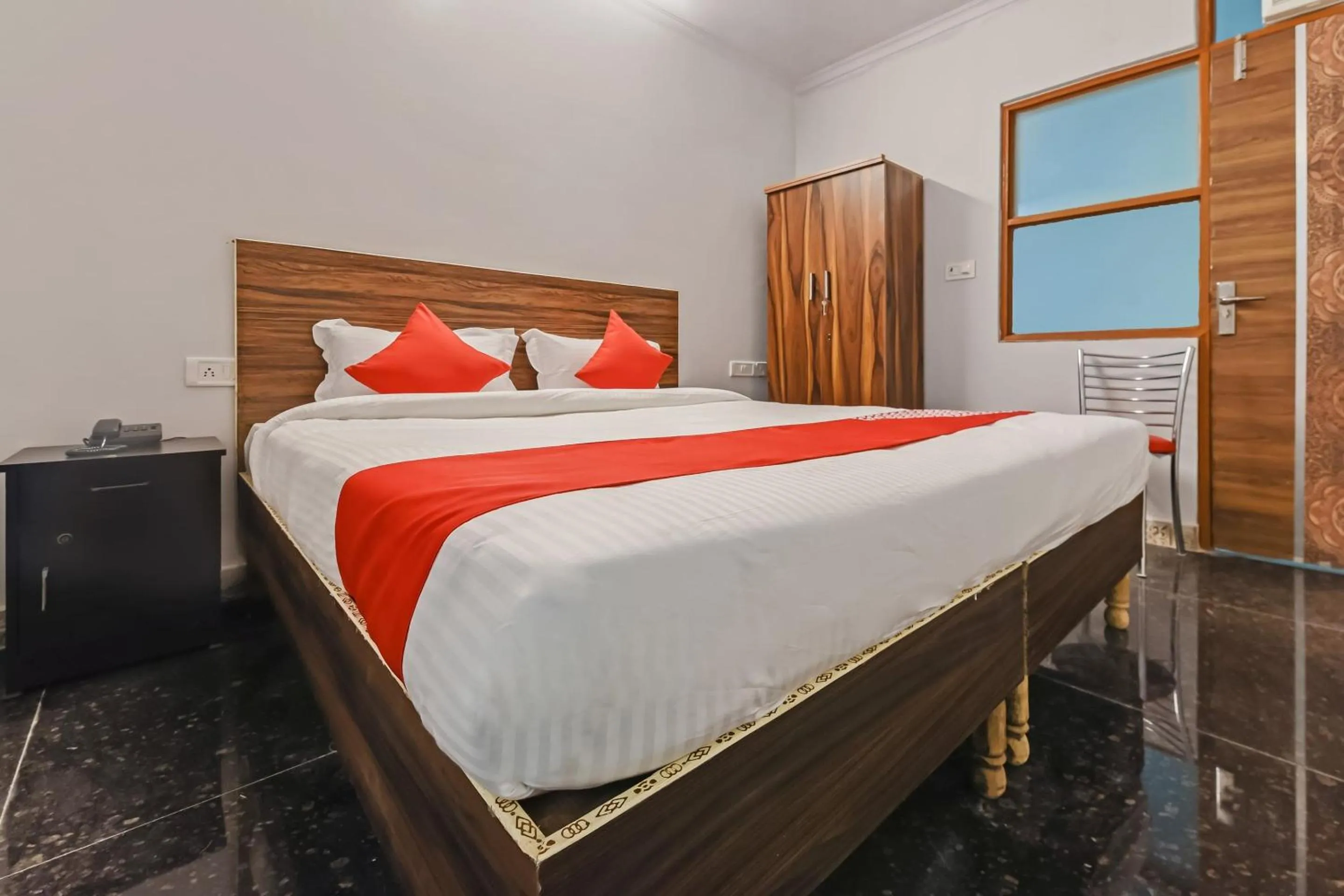 Bedroom, Bed in Hotel O SATGURU RASIDENCY DWARKA MOR